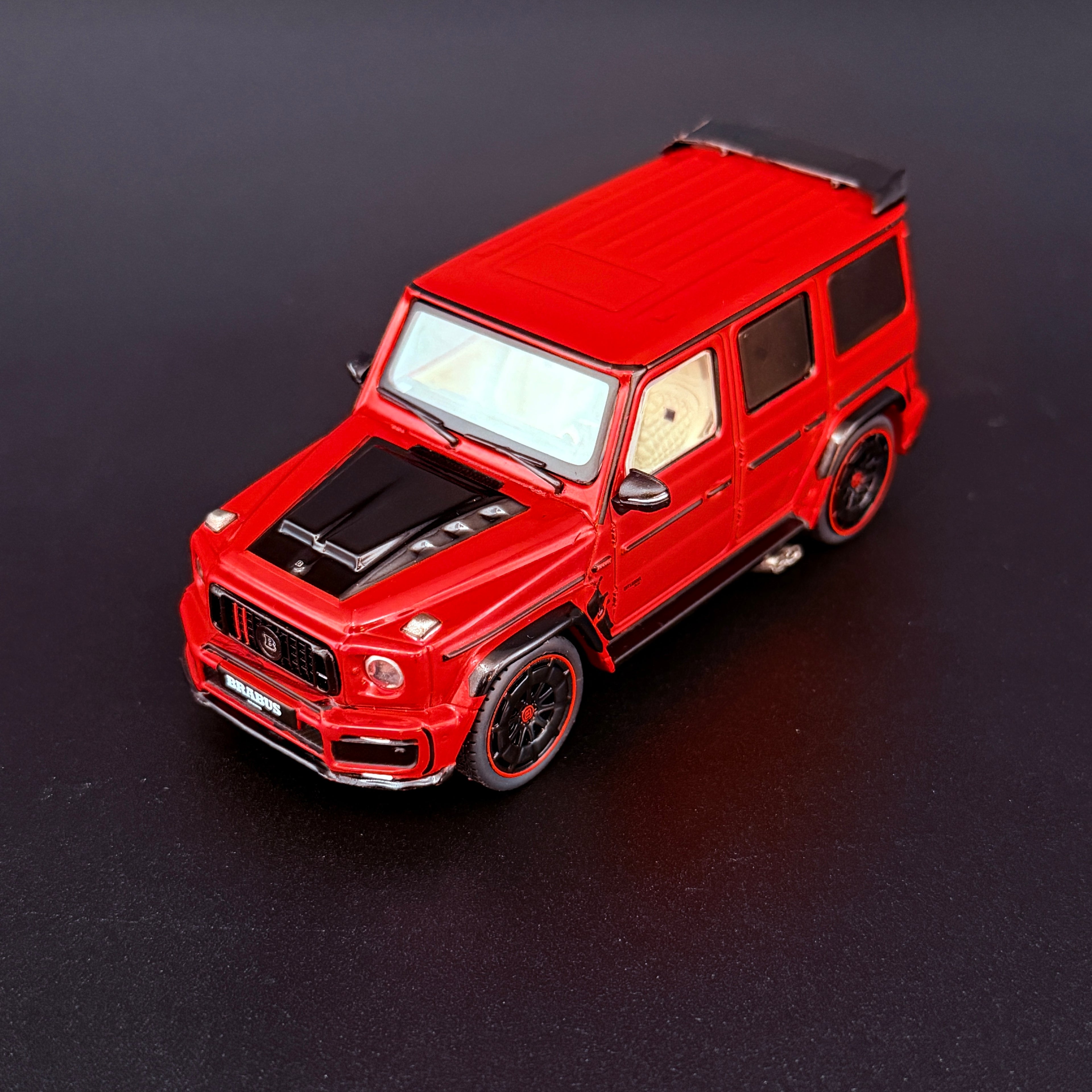 Mercedes-Benz G63 Brabus 900 Rocket Edition 2022 – Rot Maßstab 1:43 von Solido