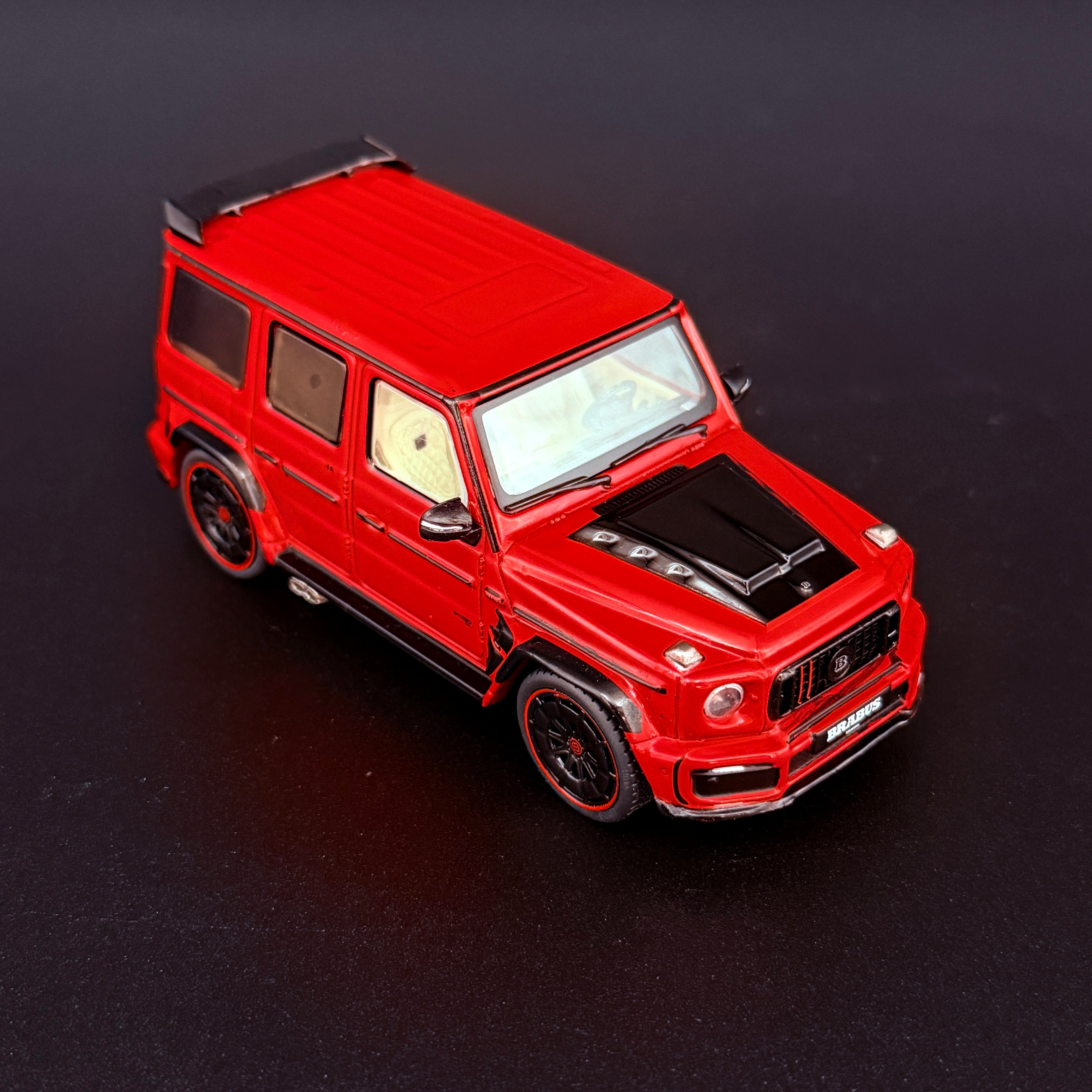 Mercedes-Benz G63 Brabus 900 Rocket Edition 2022 – Rot Maßstab 1:43 von Solido