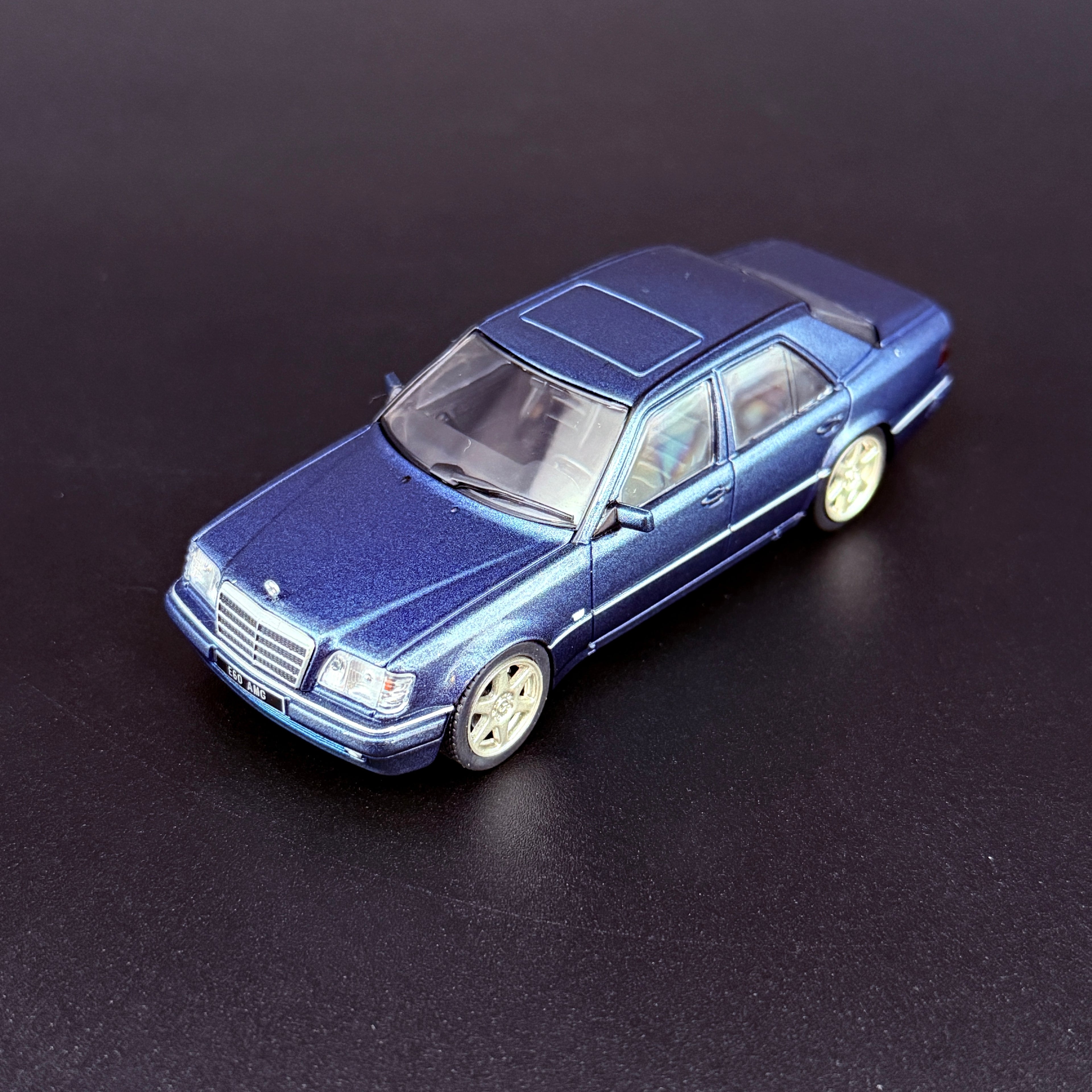 Mercedes-Benz E60 AMG (W124) 1994 – Blau Maßstab 1:43 von Solido
