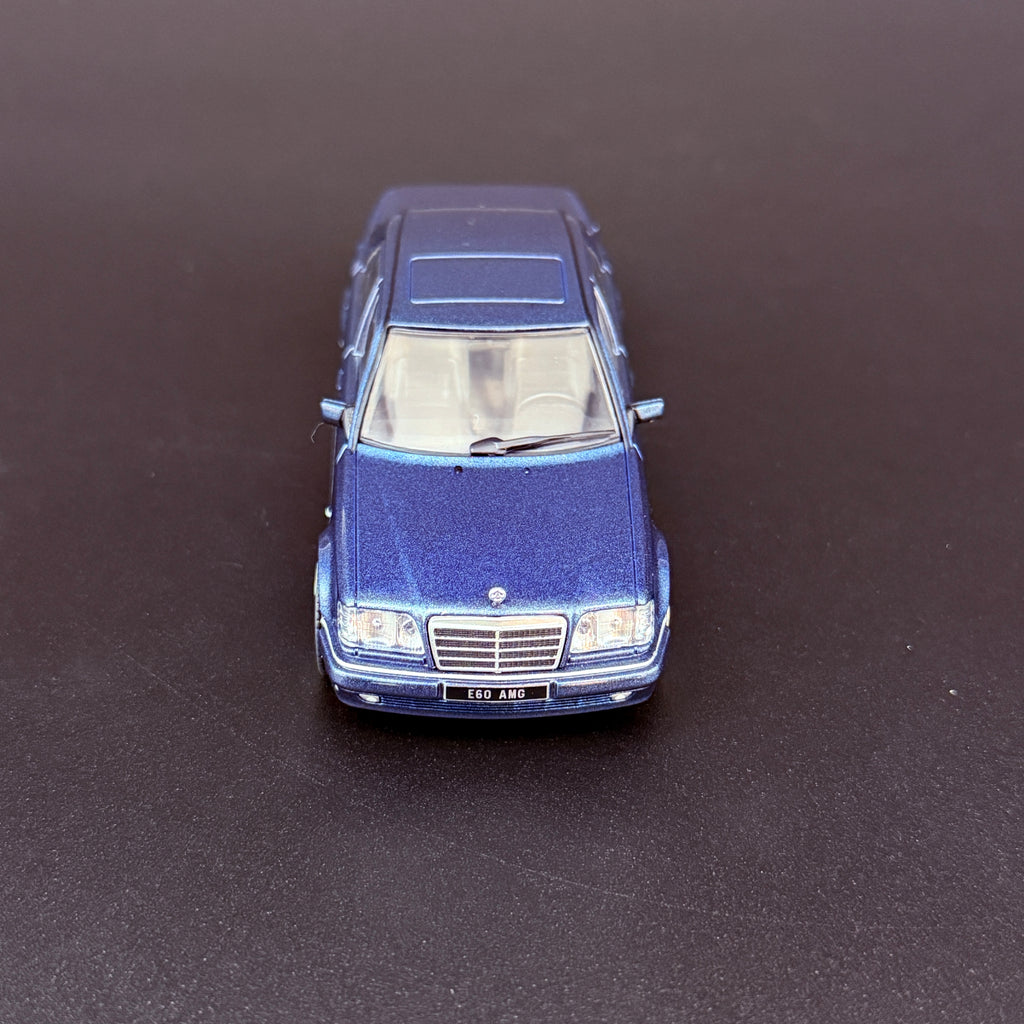 Mercedes-Benz E60 AMG (W124) 1994 – Blau Maßstab 1:43 von Solido