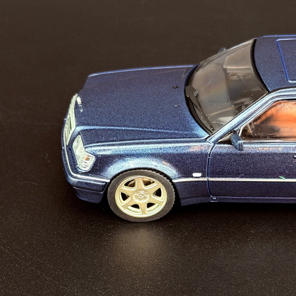Mercedes-Benz E60 AMG (W124) 1994 – Blau Maßstab 1:43 von Solido
