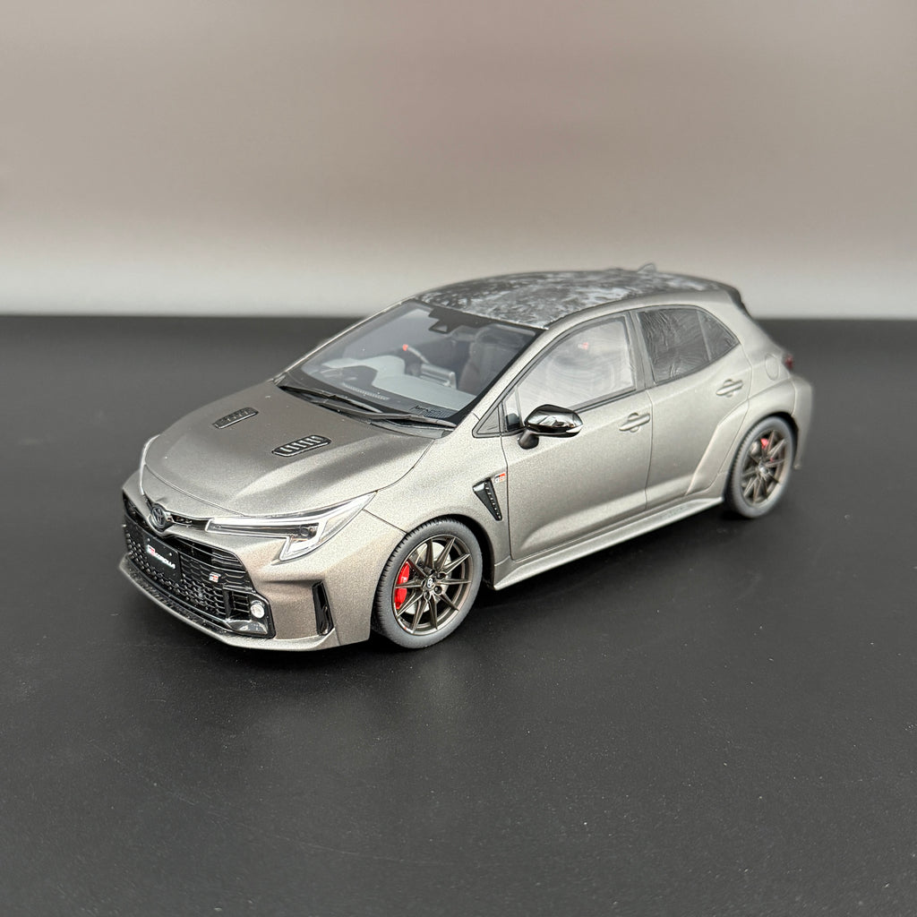 Toyota GR Corolla Morizo Edition 2022 – Grau Maßstab 1:18 von OTTOmobile