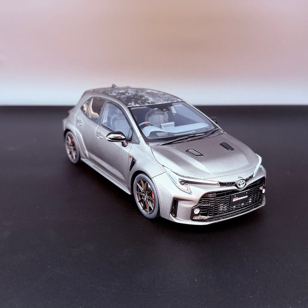 Toyota GR Corolla Morizo Edition 2022 – Grau Maßstab 1:18 von OTTOmobile