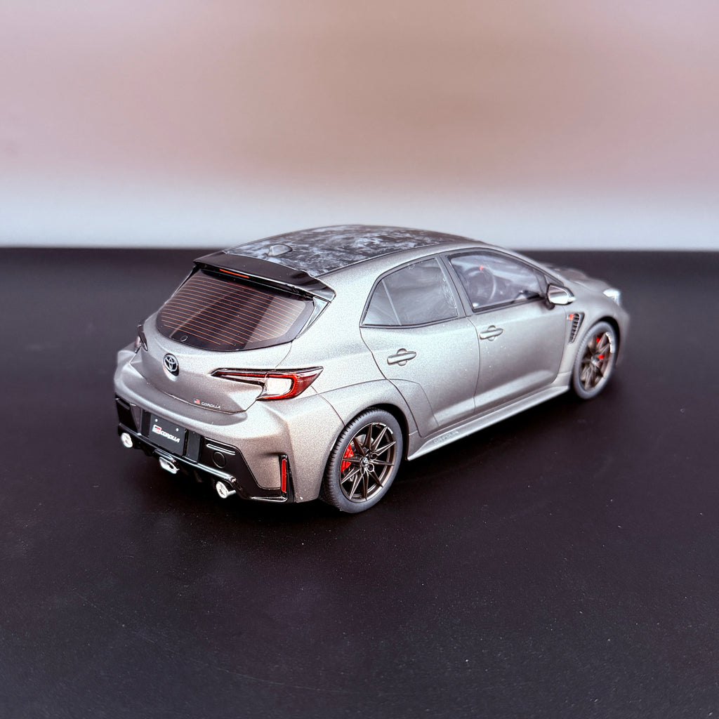 Toyota GR Corolla Morizo Edition 2022 – Grau Maßstab 1:18 von OTTOmobile