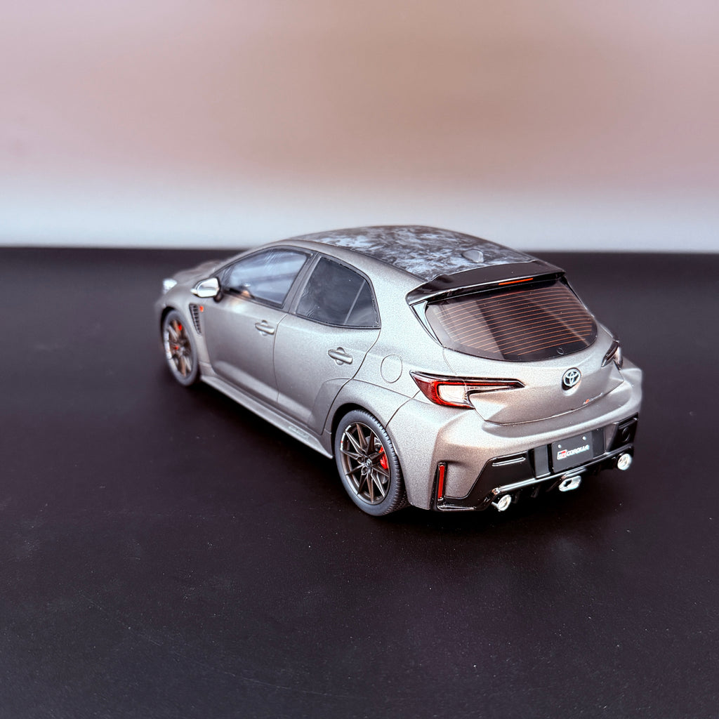 Toyota GR Corolla Morizo Edition 2022 – Grau Maßstab 1:18 von OTTOmobile