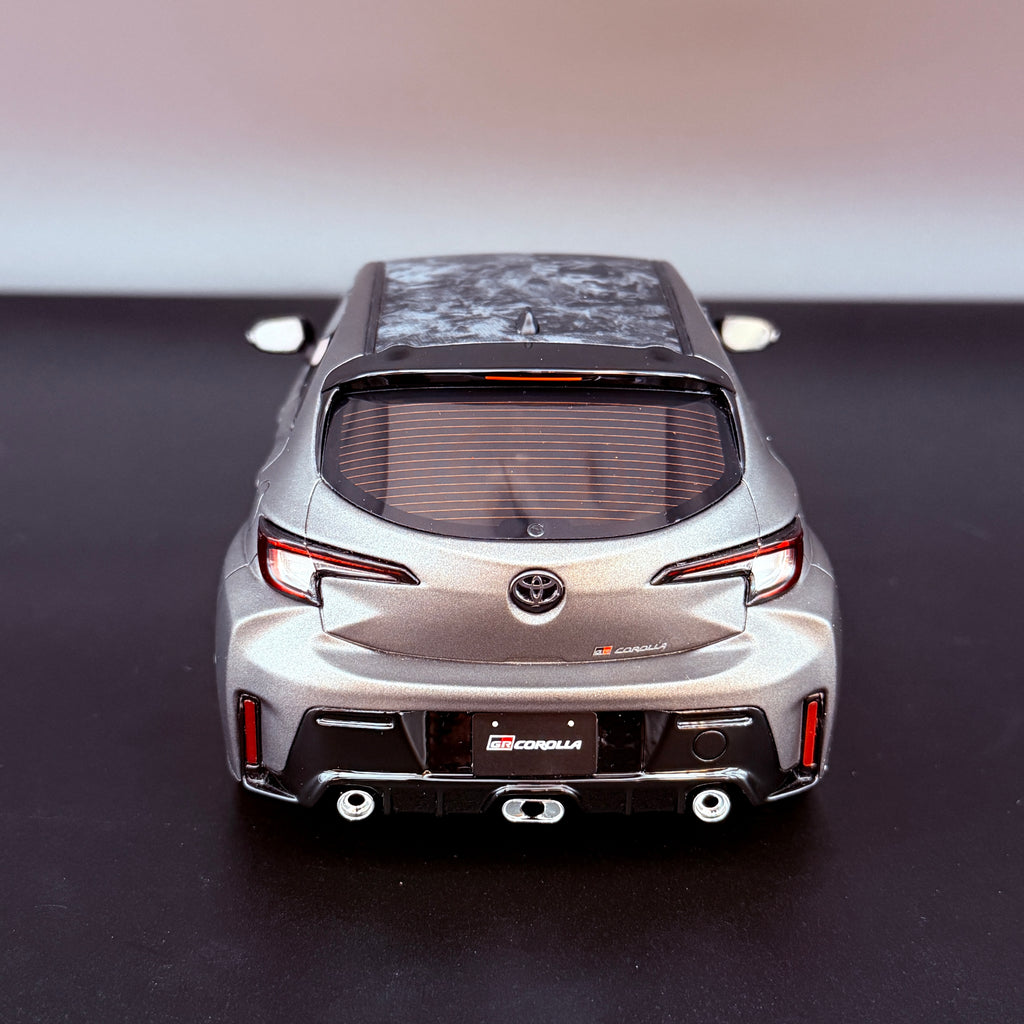 Toyota GR Corolla Morizo Edition 2022 – Grau Maßstab 1:18 von OTTOmobile