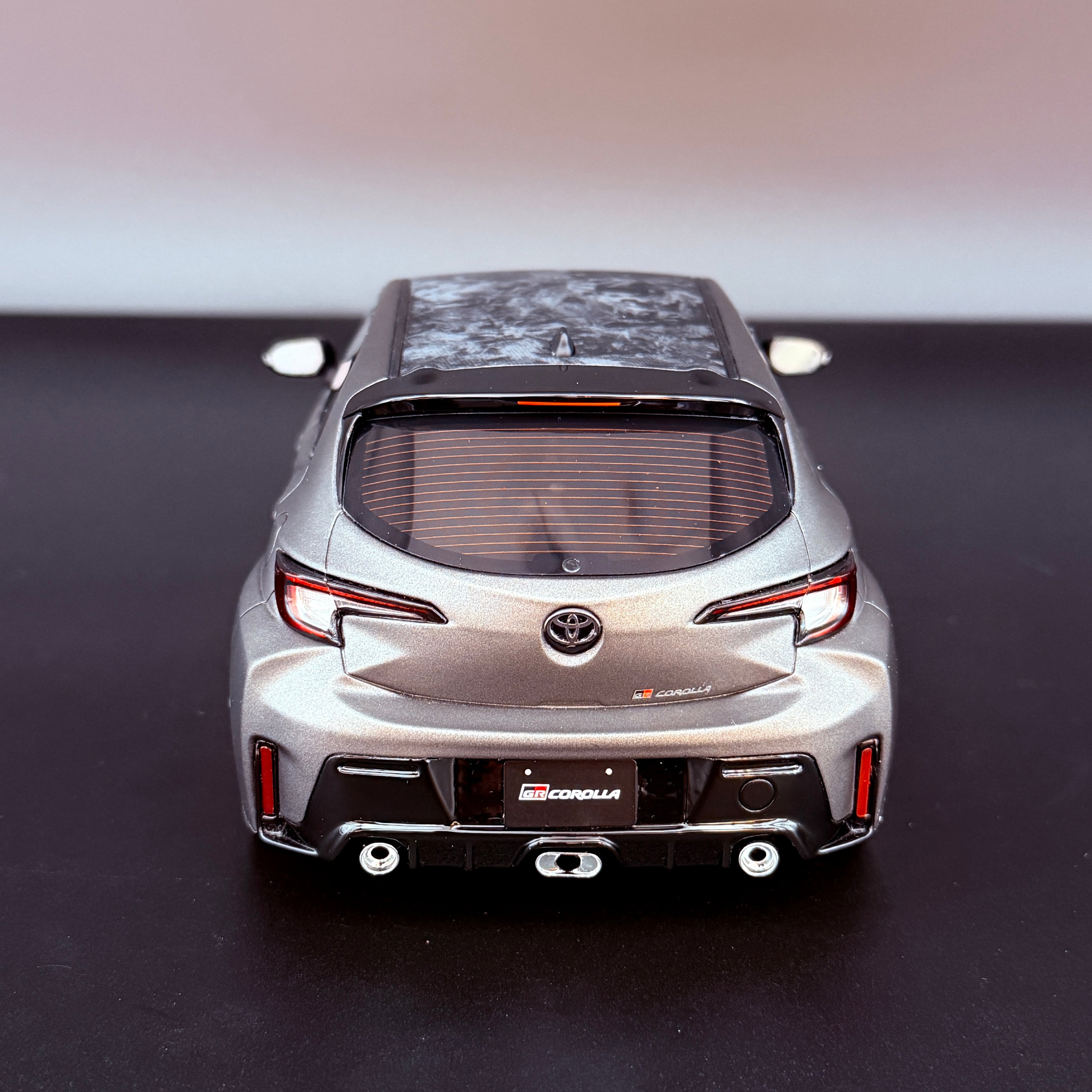 Toyota GR Corolla Morizo Edition 2022 – Grau Maßstab 1:18 von OTTOmobile