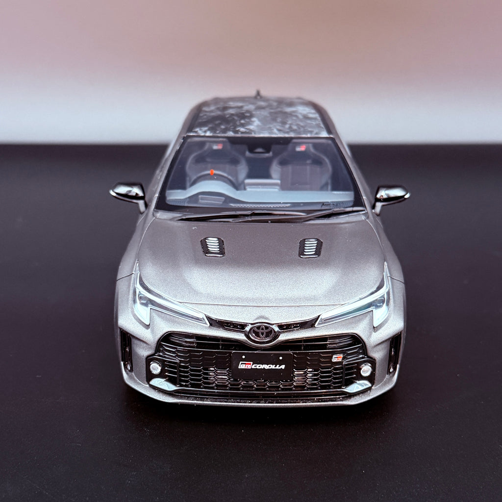 Toyota GR Corolla Morizo Edition 2022 – Grau Maßstab 1:18 von OTTOmobile
