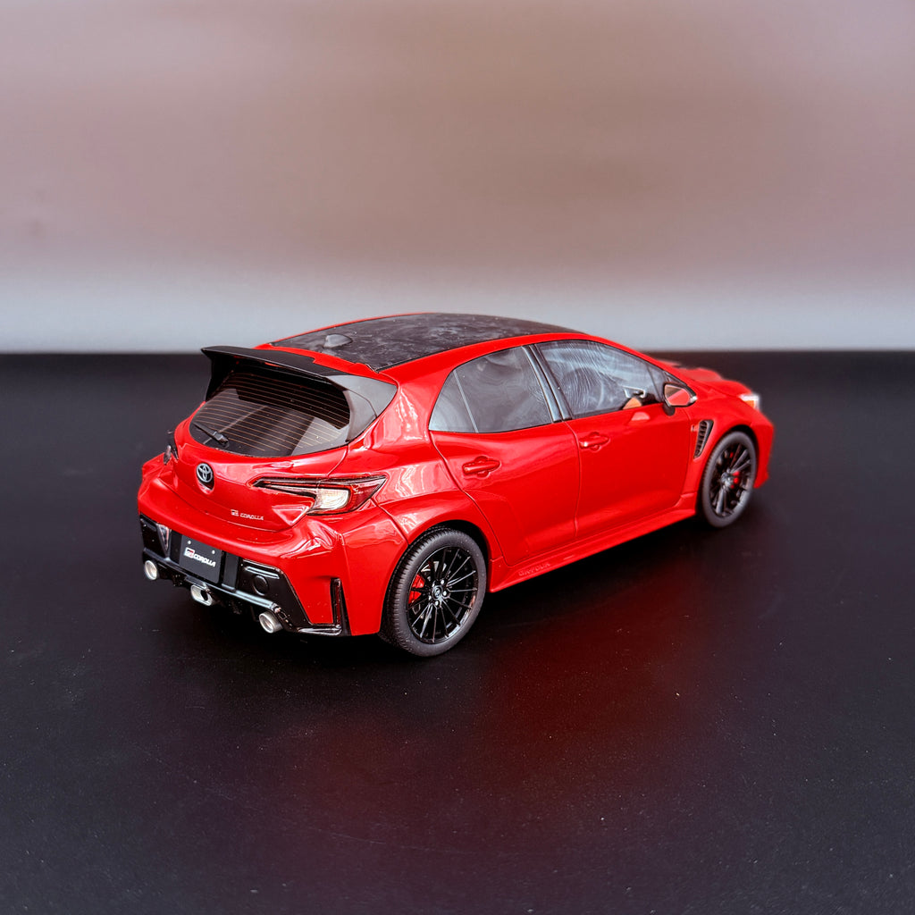 Toyota GR Corolla Circuit Edition 2022 – Supersonic Red im Maßstab 1:18 von OTTOmobile