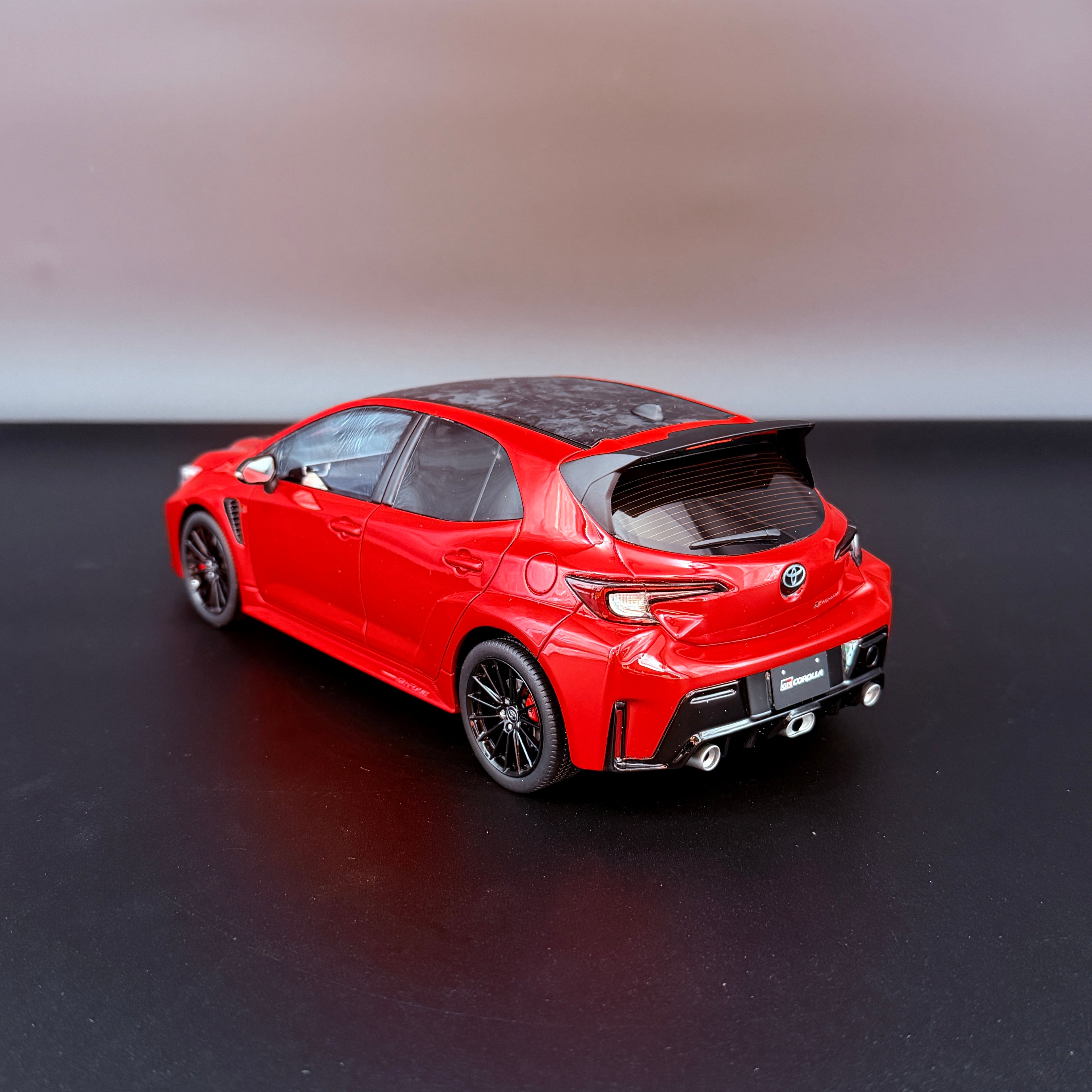 Toyota GR Corolla Circuit Edition 2022 – Supersonic Red im Maßstab 1:18 von OTTOmobile