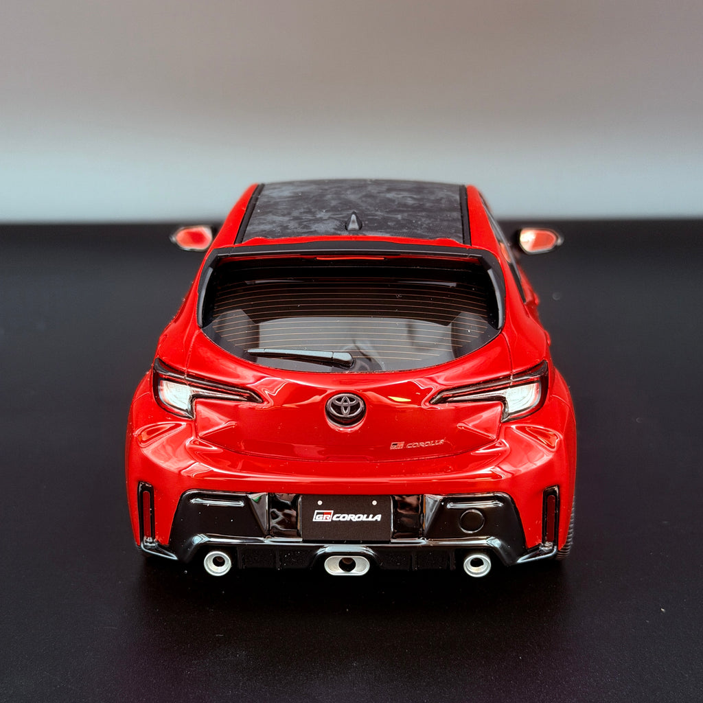 Toyota GR Corolla Circuit Edition 2022 – Supersonic Red im Maßstab 1:18 von OTTOmobile