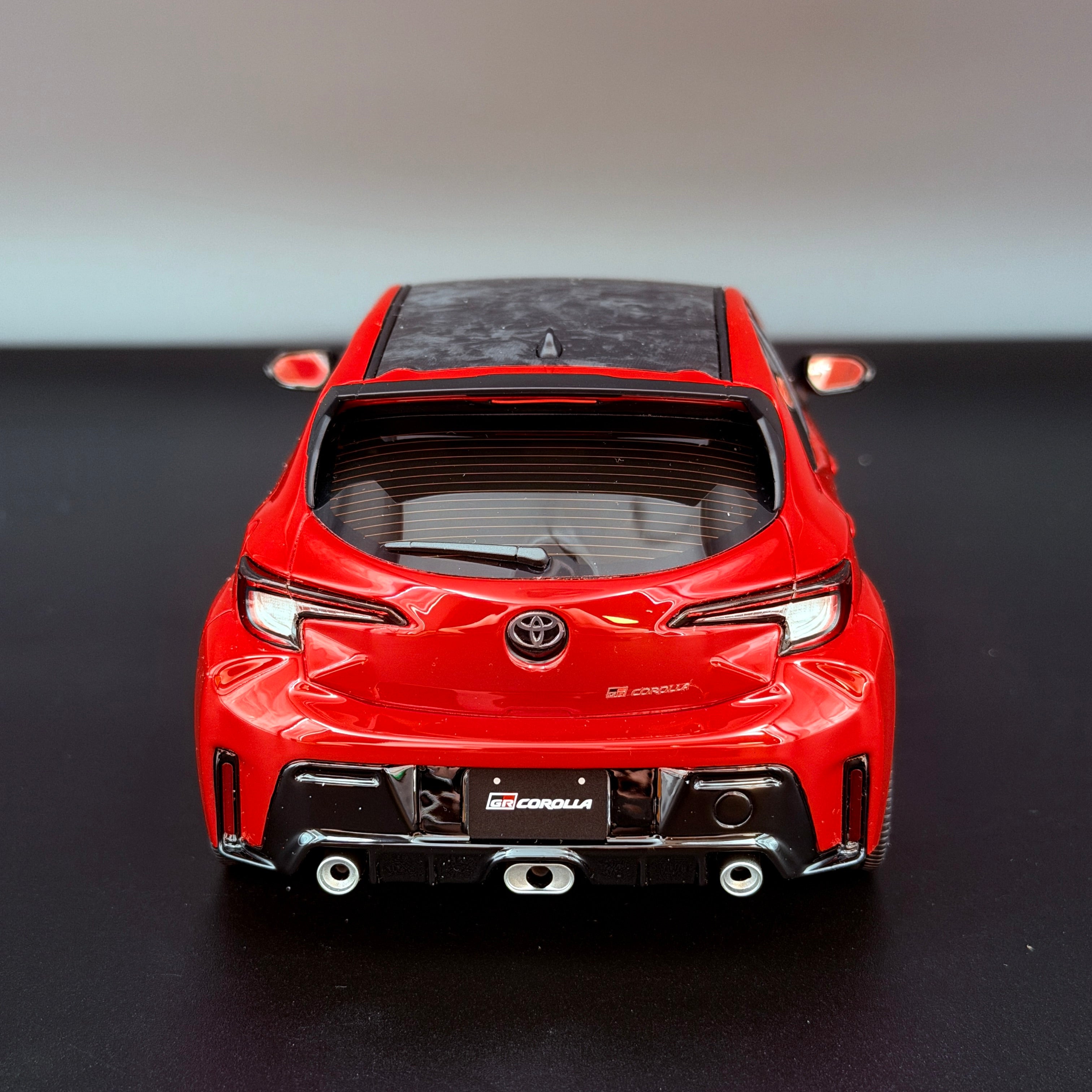Toyota GR Corolla Circuit Edition 2022 – Supersonic Red im Maßstab 1:18 von OTTOmobile