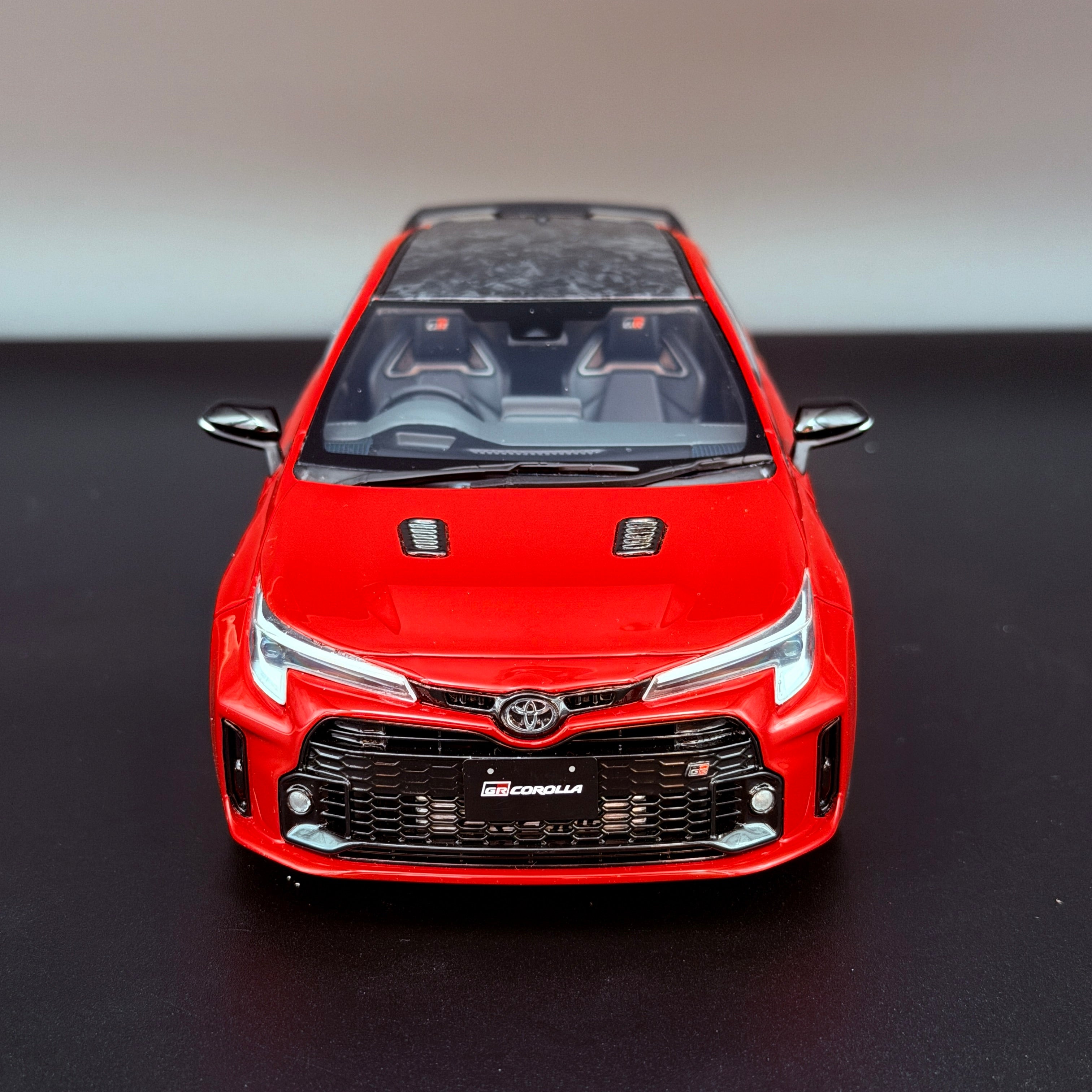 Toyota GR Corolla Circuit Edition 2022 – Supersonic Red im Maßstab 1:18 von OTTOmobile