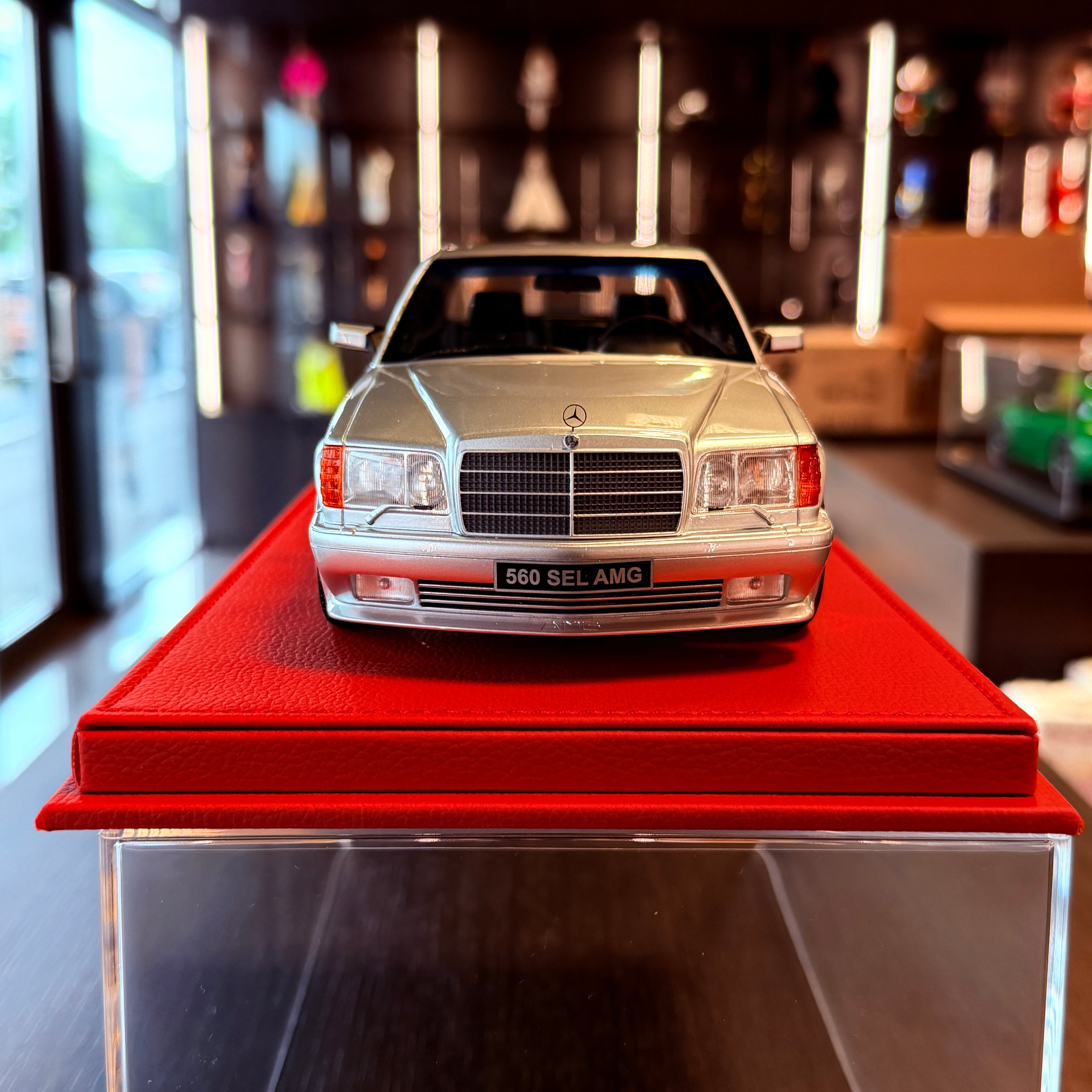 OTTO Mobile Mercedes-Benz 560 (W126) 6.0 SEL AMG – 1:18 Scale Model Car (Limited Edition)