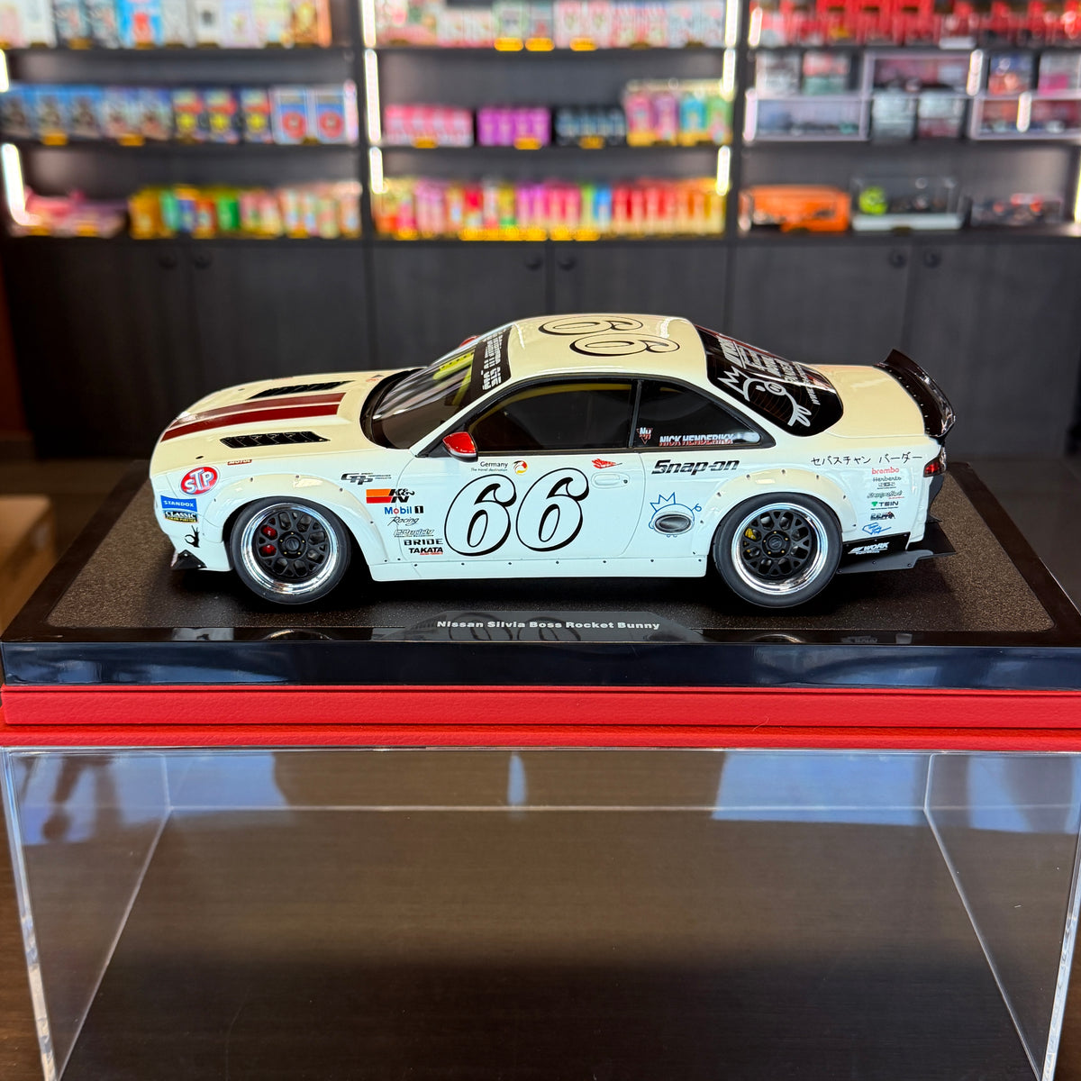 Nissan Silvia S14 Boss Rocket Bunny #66 Hvid 2024 1:18 fra OttOmobile