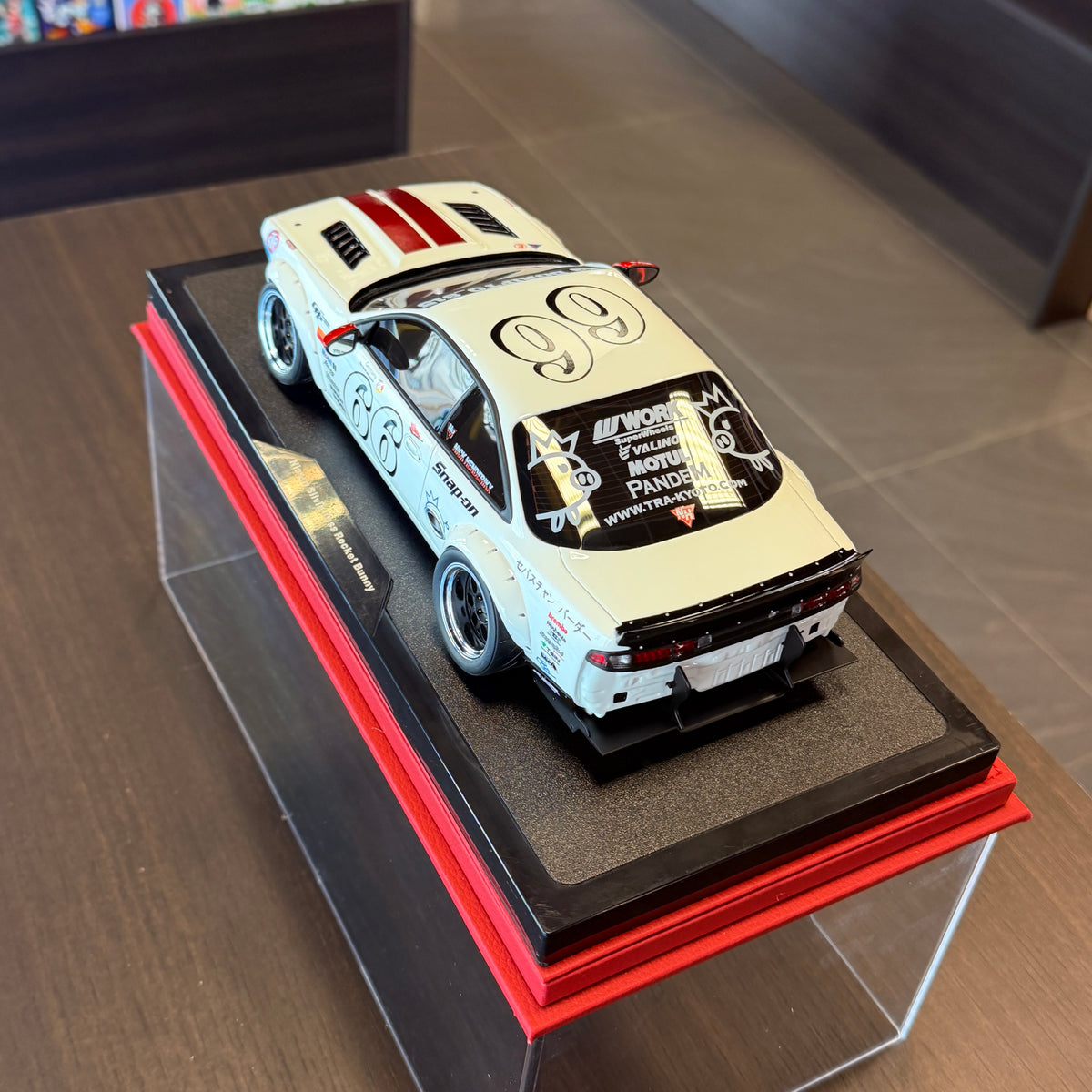 Nissan Silvia S14 Boss Rocket Bunny #66 Hvid 2024 1:18 fra OttOmobile
