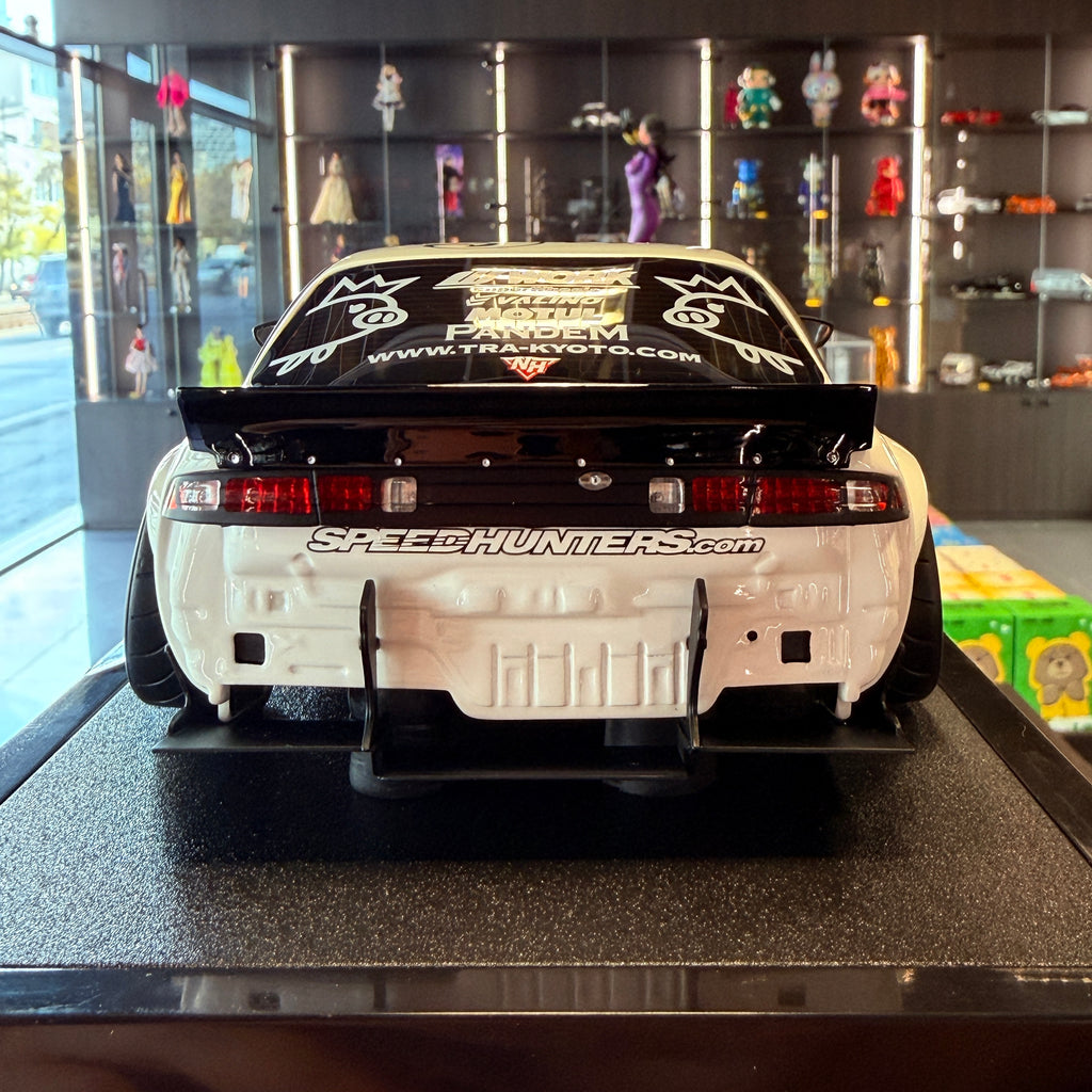 Nissan Silvia S14 Boss Rocket Bunny #66 Hvid 2024 1:18 fra OttOmobile