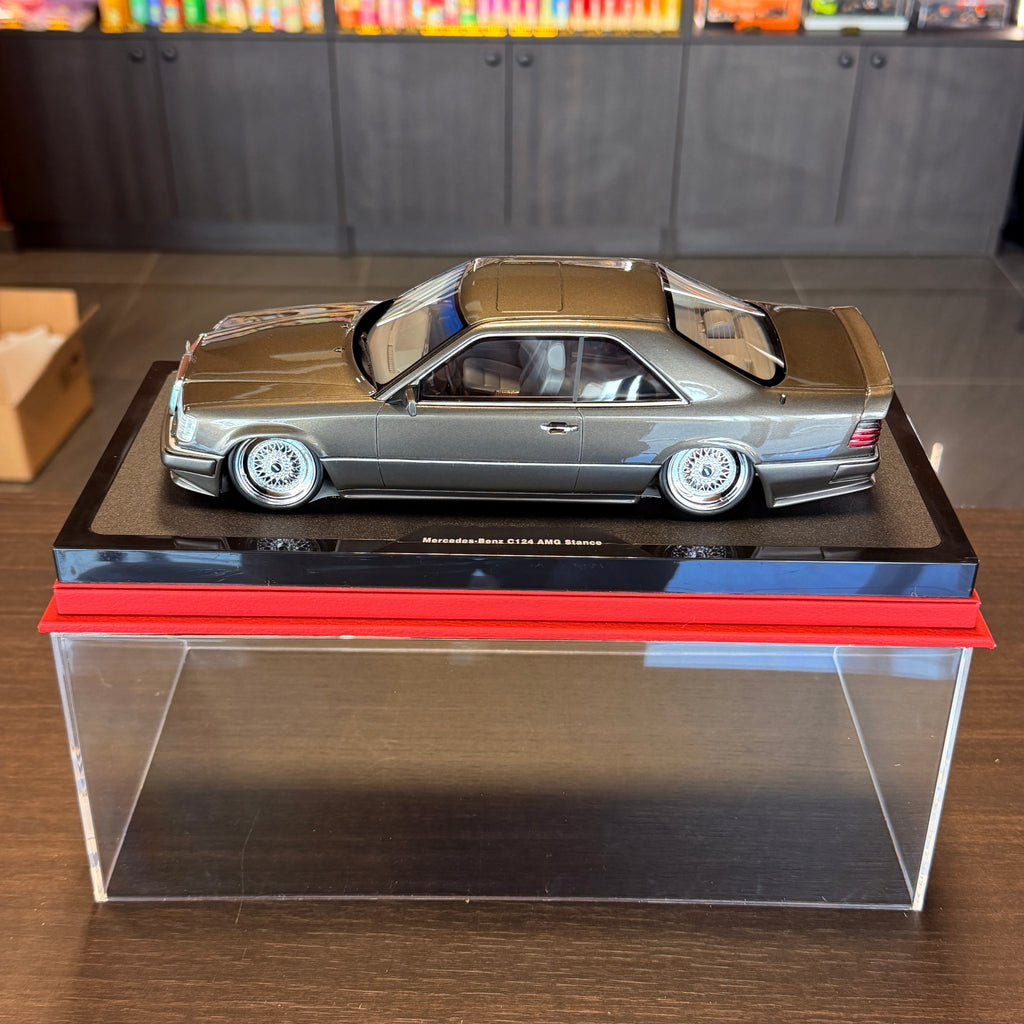 Mercedes-Benz C124 AMG "Stance" antracitgrå 2022 – 1:18 fra OttOmobile