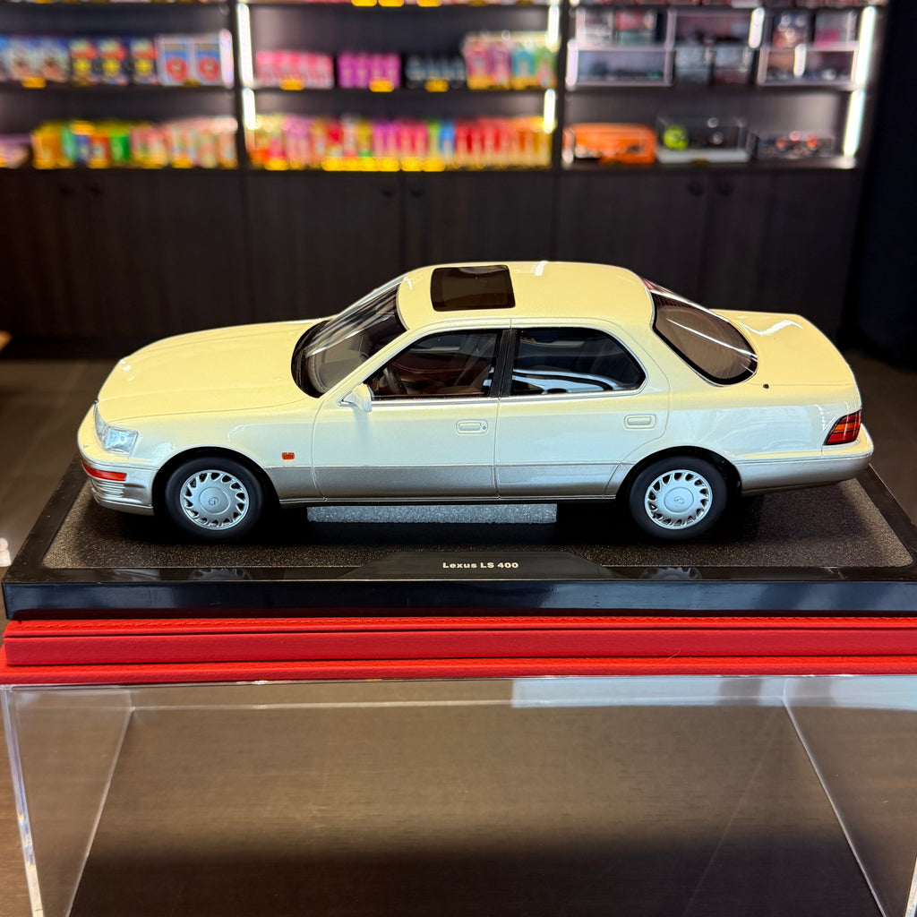 Lexus LS 400 1992 Diamantově bílá perleťová 051 – 1:18 od OttOmobile