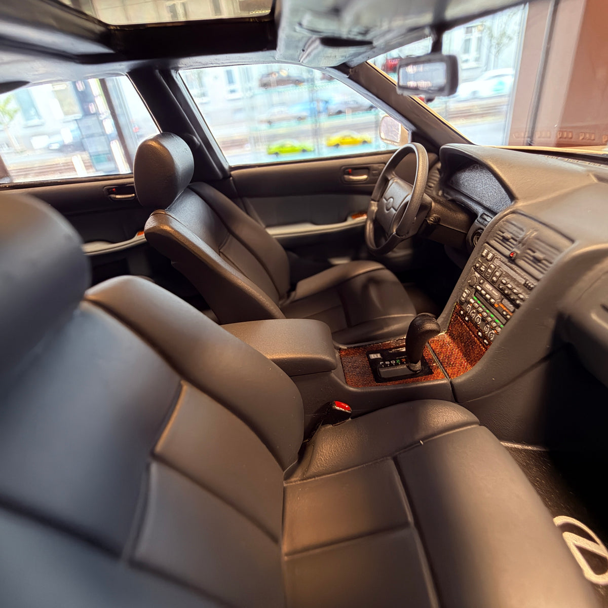 Lexus LS 400 1992 Diamantově bílá perleťová 051 – 1:18 od OttOmobile