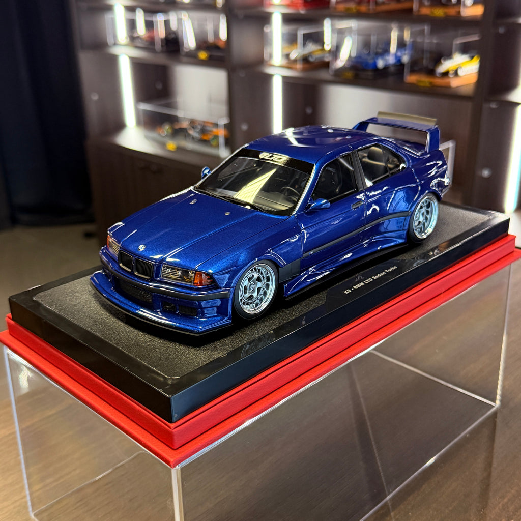 BMW E36 LTO Sedan Turbo od Khyzyla Saleema Avus Blue 2023 – 1:18 OttOmobile