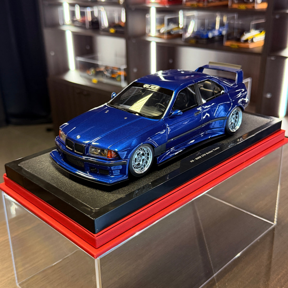 BMW E36 LTO Sedan Turbo od Khyzyla Saleema Avus Blue 2023 – 1:18 OttOmobile