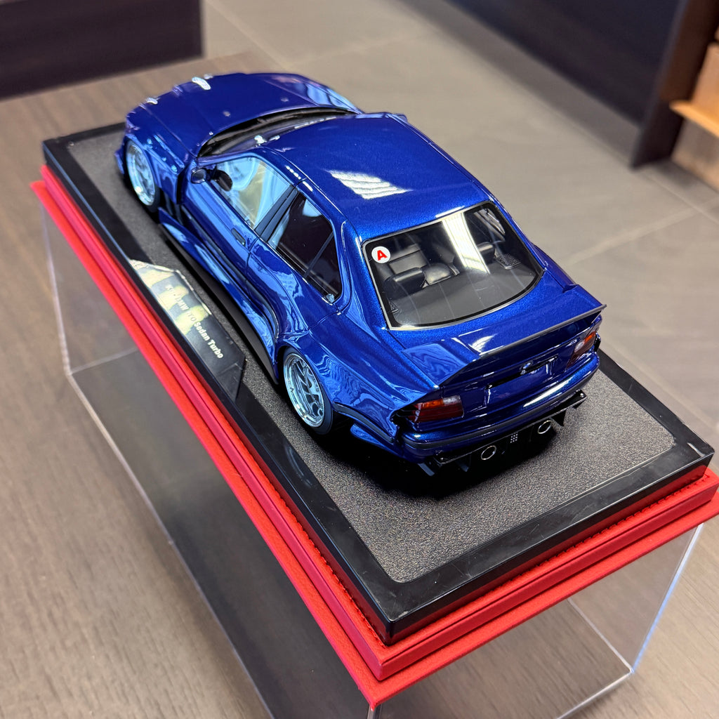 BMW E36 LTO Sedan Turbo od Khyzyla Saleema Avus Blue 2023 – 1:18 OttOmobile