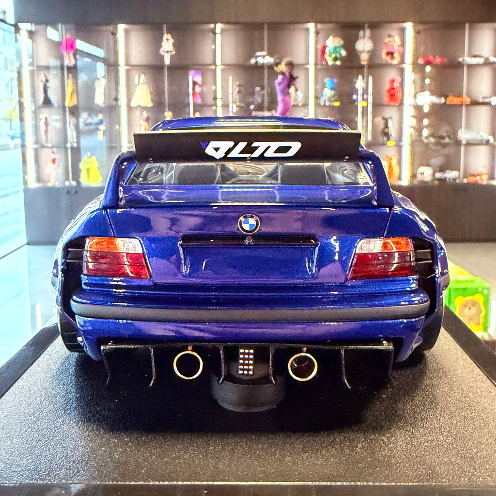 BMW E36 LTO Sedan Turbo od Khyzyla Saleema Avus Blue 2023 – 1:18 OttOmobile