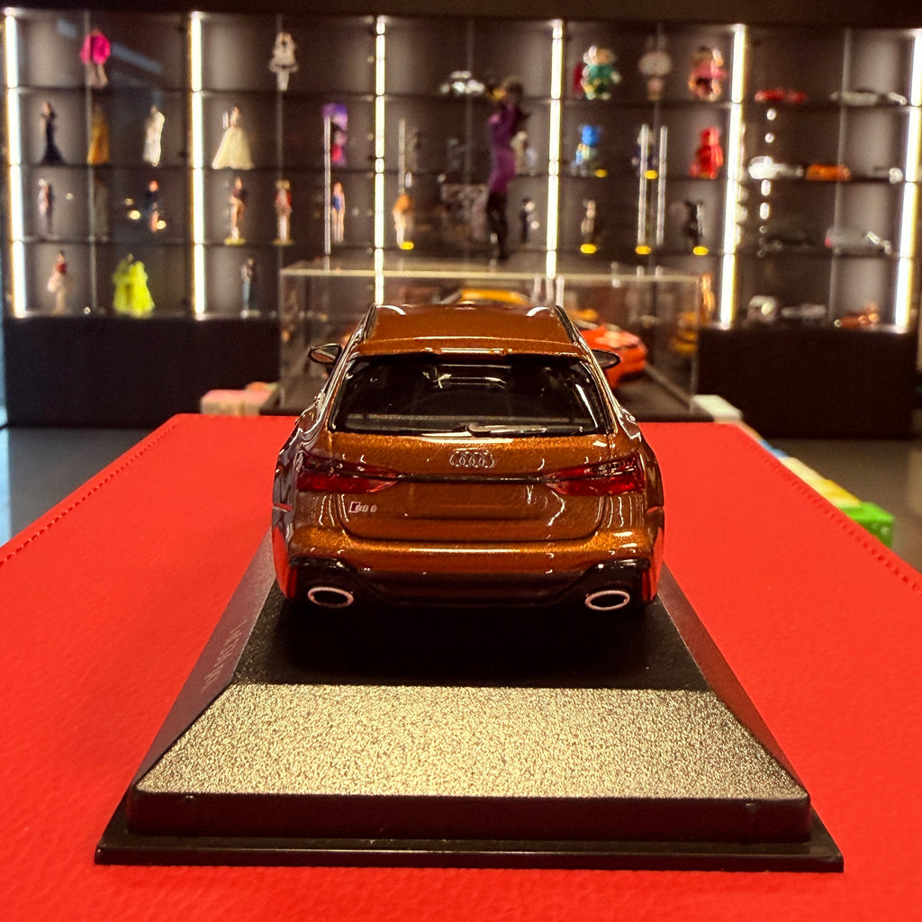 Audi RS 6 Avant (C8) 2019 hnědá metalíza 1:43 od Minichamps