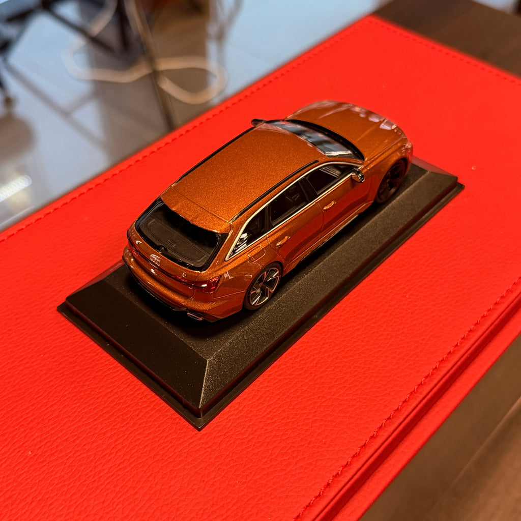 Audi RS 6 Avant (C8) 2019 hnědá metalíza 1:43 od Minichamps