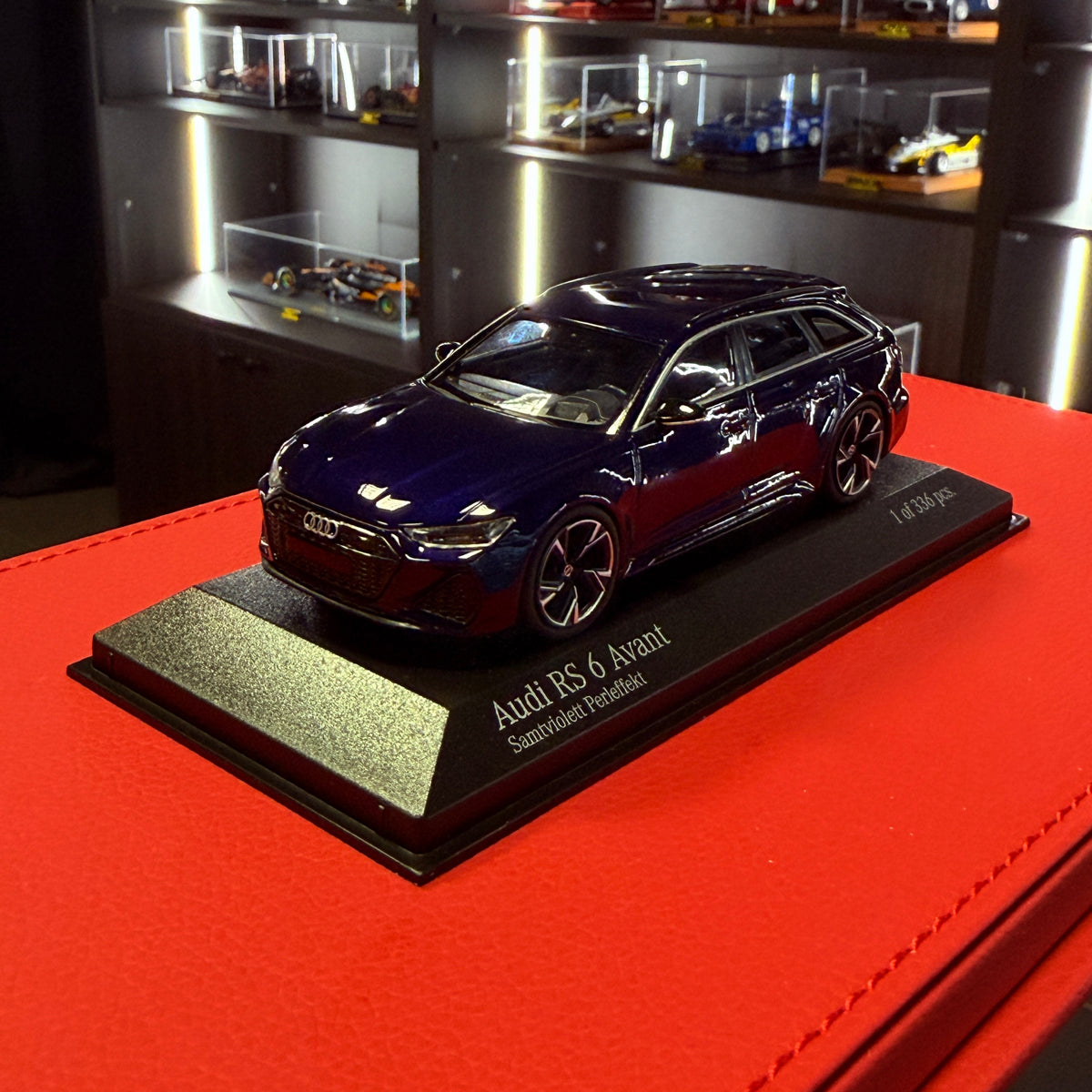 2019 m. „Audi RS 6 Avant“ (C8), metalik violetinė, 1:43, „Minichamps“