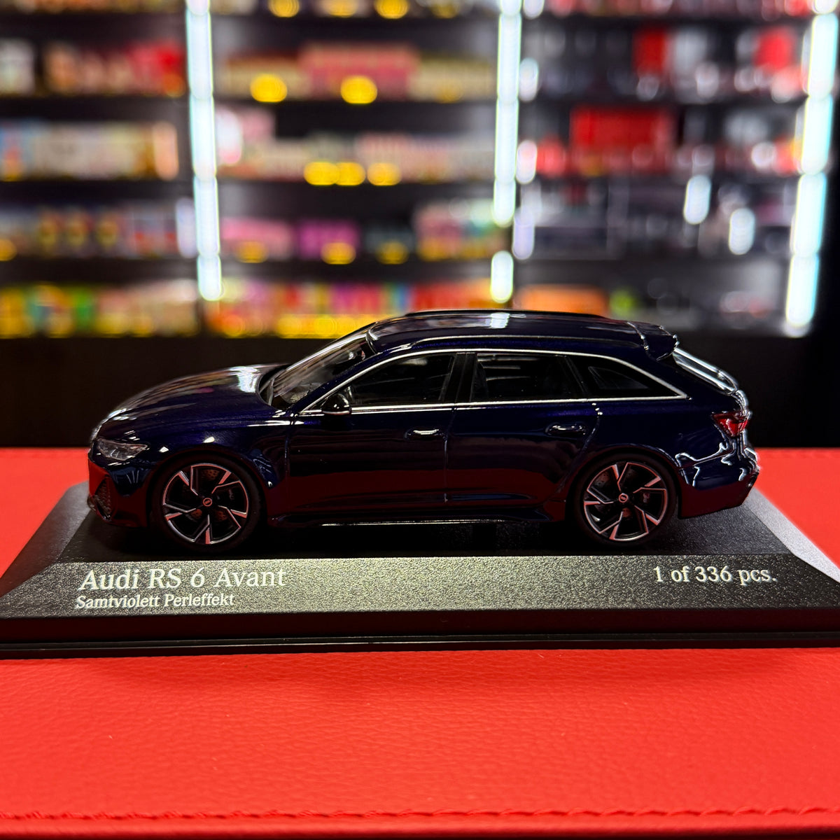 2019 m. „Audi RS 6 Avant“ (C8), metalik violetinė, 1:43, „Minichamps“