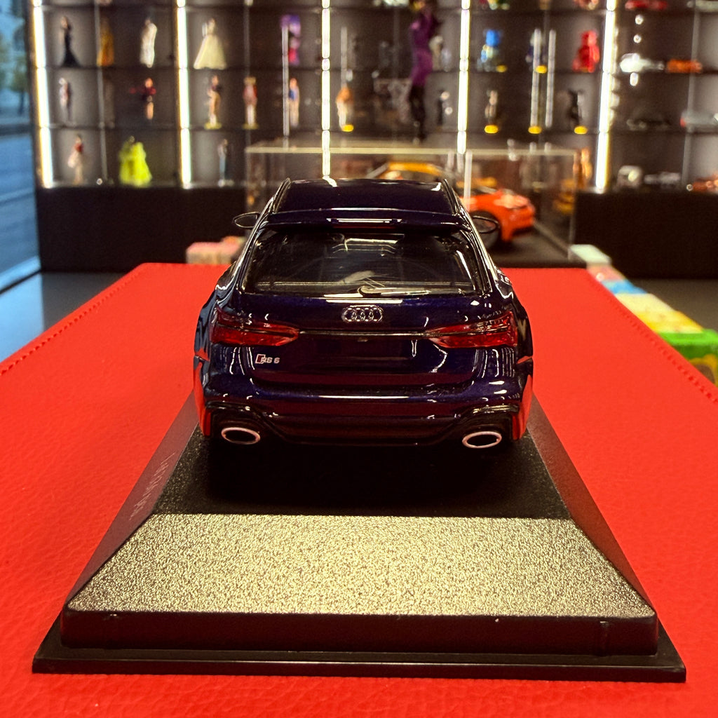 2019 m. „Audi RS 6 Avant“ (C8), metalik violetinė, 1:43, „Minichamps“