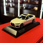 BMW i4 M50 2022 Biały metaliczny 1:43 firmy Minichamps