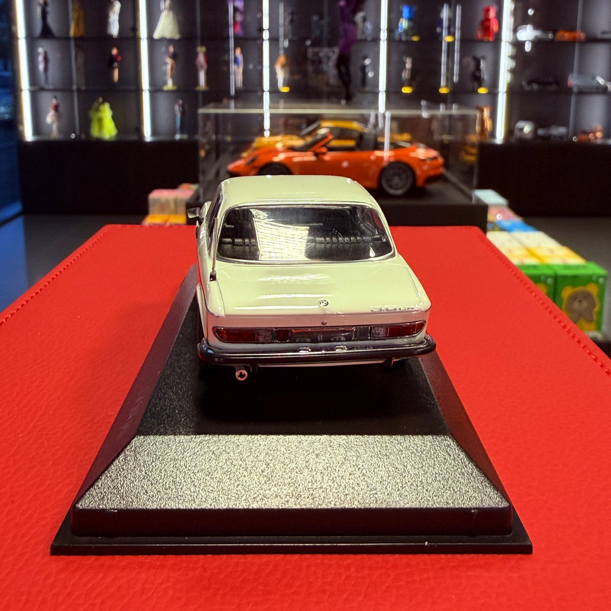 BMW 3.0 CS (E9) 1969 fehér 1:43, Minichamps