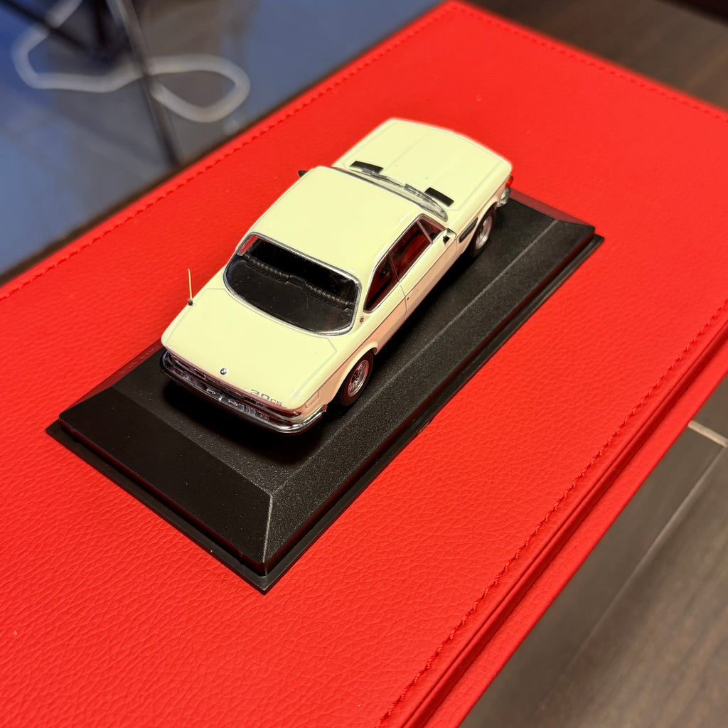 BMW 3.0 CS (E9) 1969 fehér 1:43, Minichamps