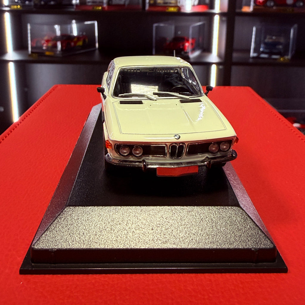 BMW 3.0 CS (E9) 1969 fehér 1:43, Minichamps