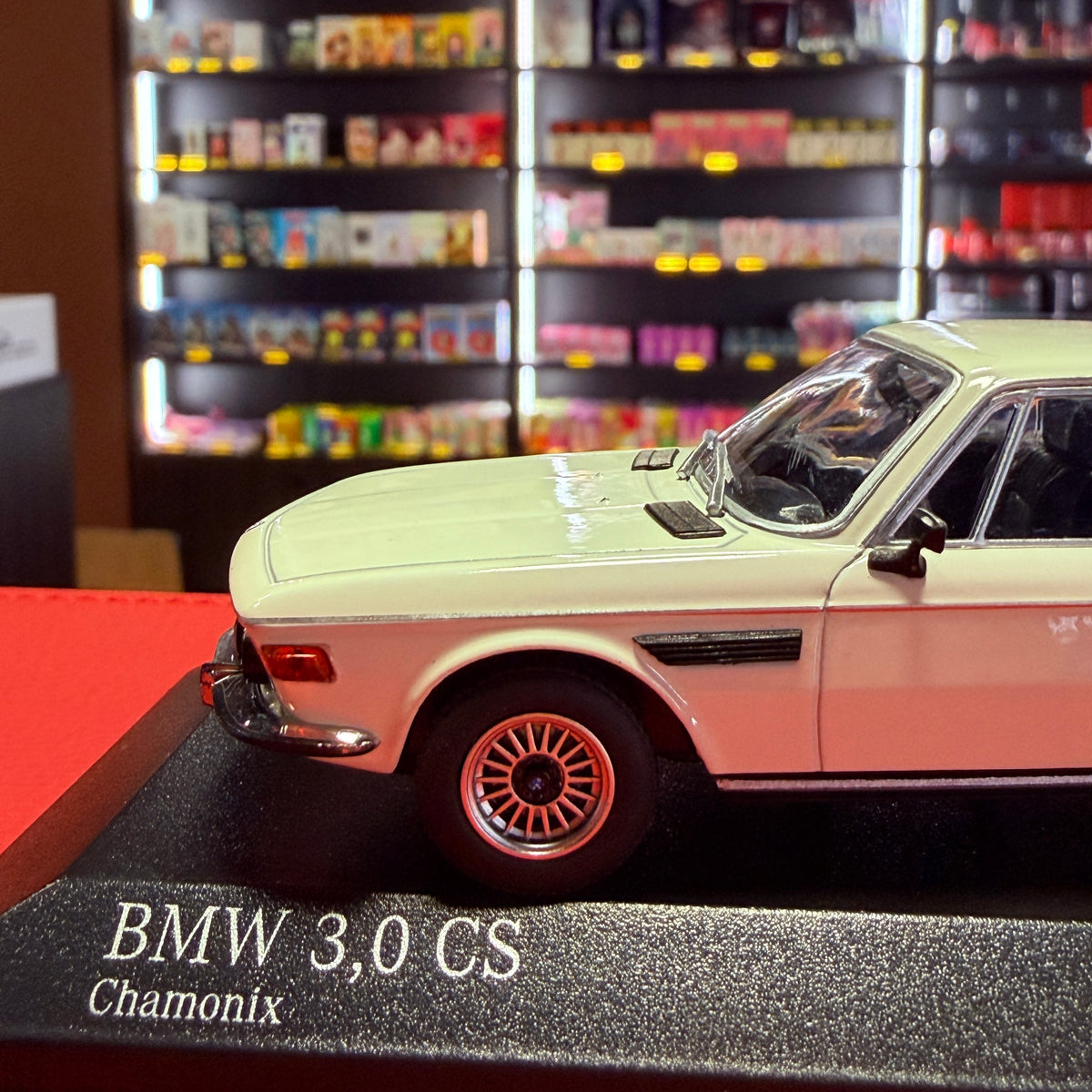 BMW 3.0 CS (E9) 1969 fehér 1:43, Minichamps
