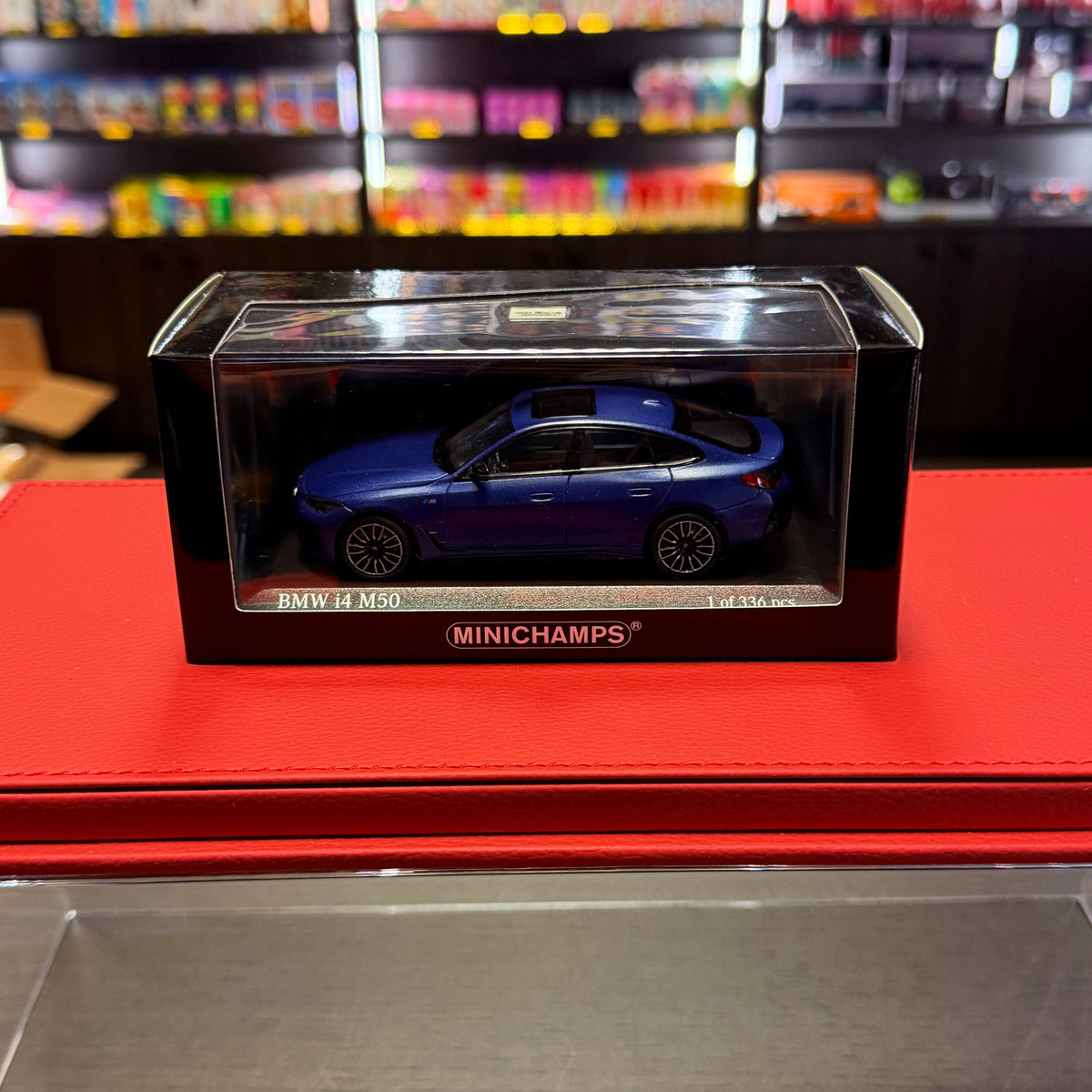 BMW i4 M50 2022 matinės mėlynos metalo spalvos 1:43 Minichamps