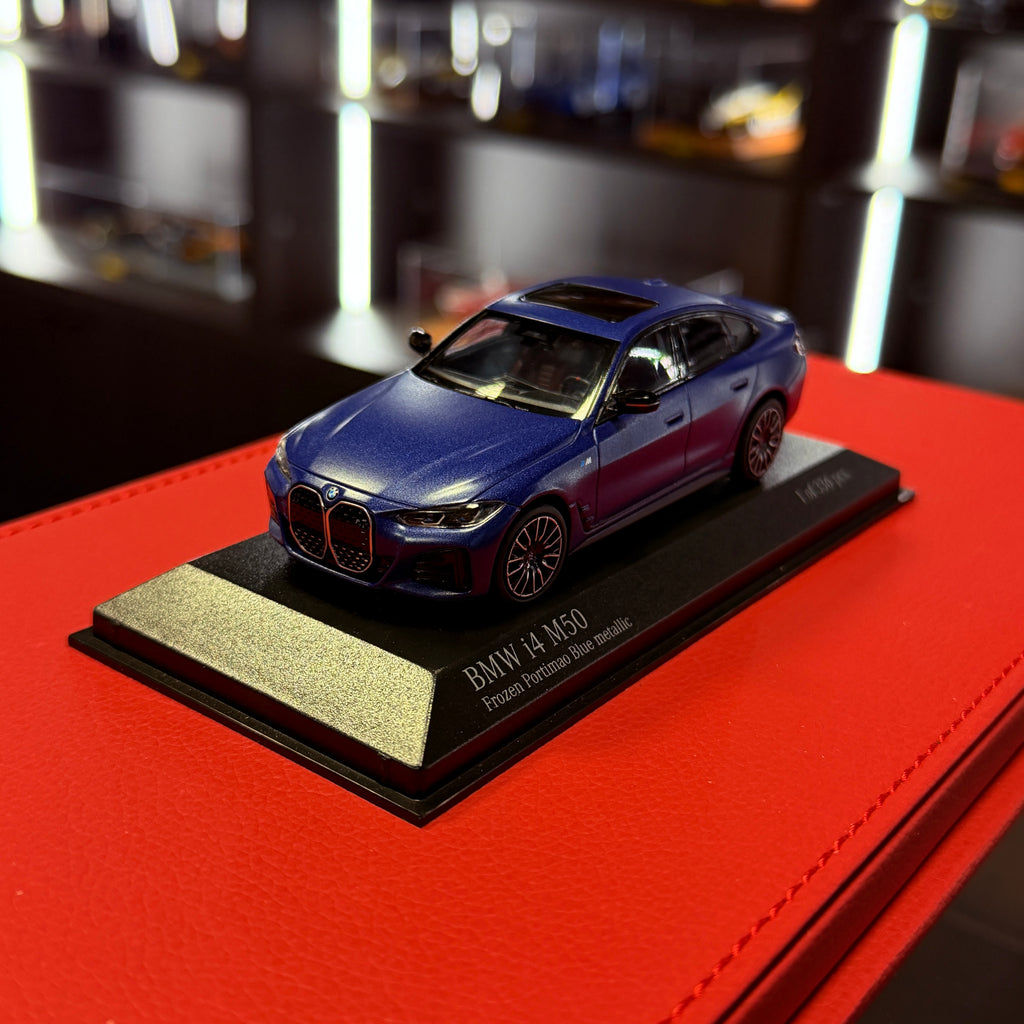 BMW i4 M50 2022 matinės mėlynos metalo spalvos 1:43 Minichamps