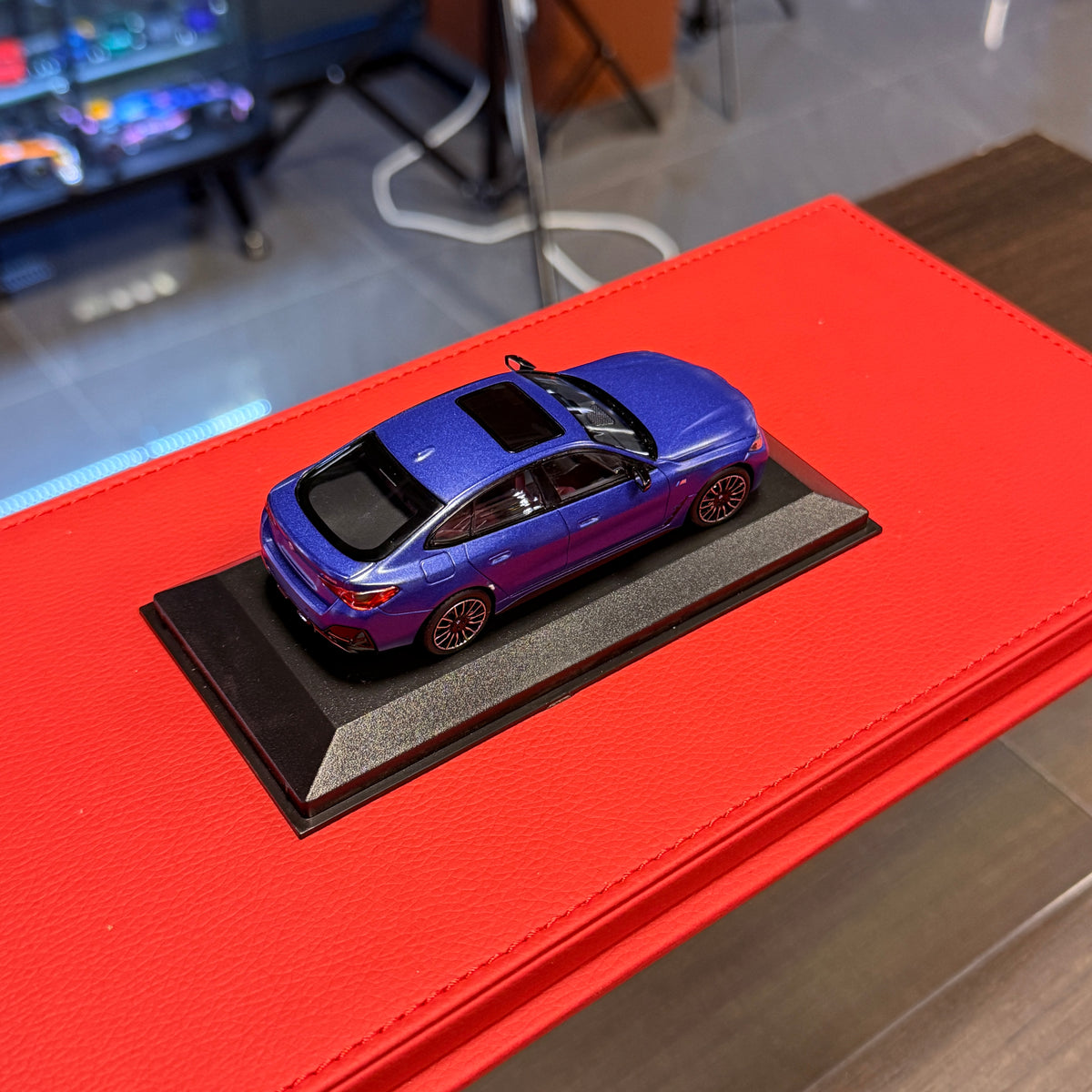 BMW i4 M50 2022 matinės mėlynos metalo spalvos 1:43 Minichamps