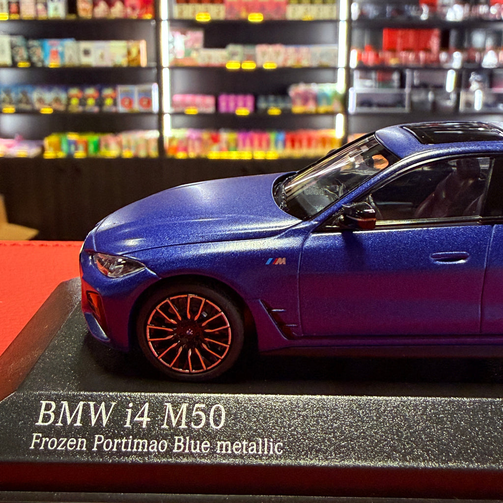 BMW i4 M50 2022 matinės mėlynos metalo spalvos 1:43 Minichamps