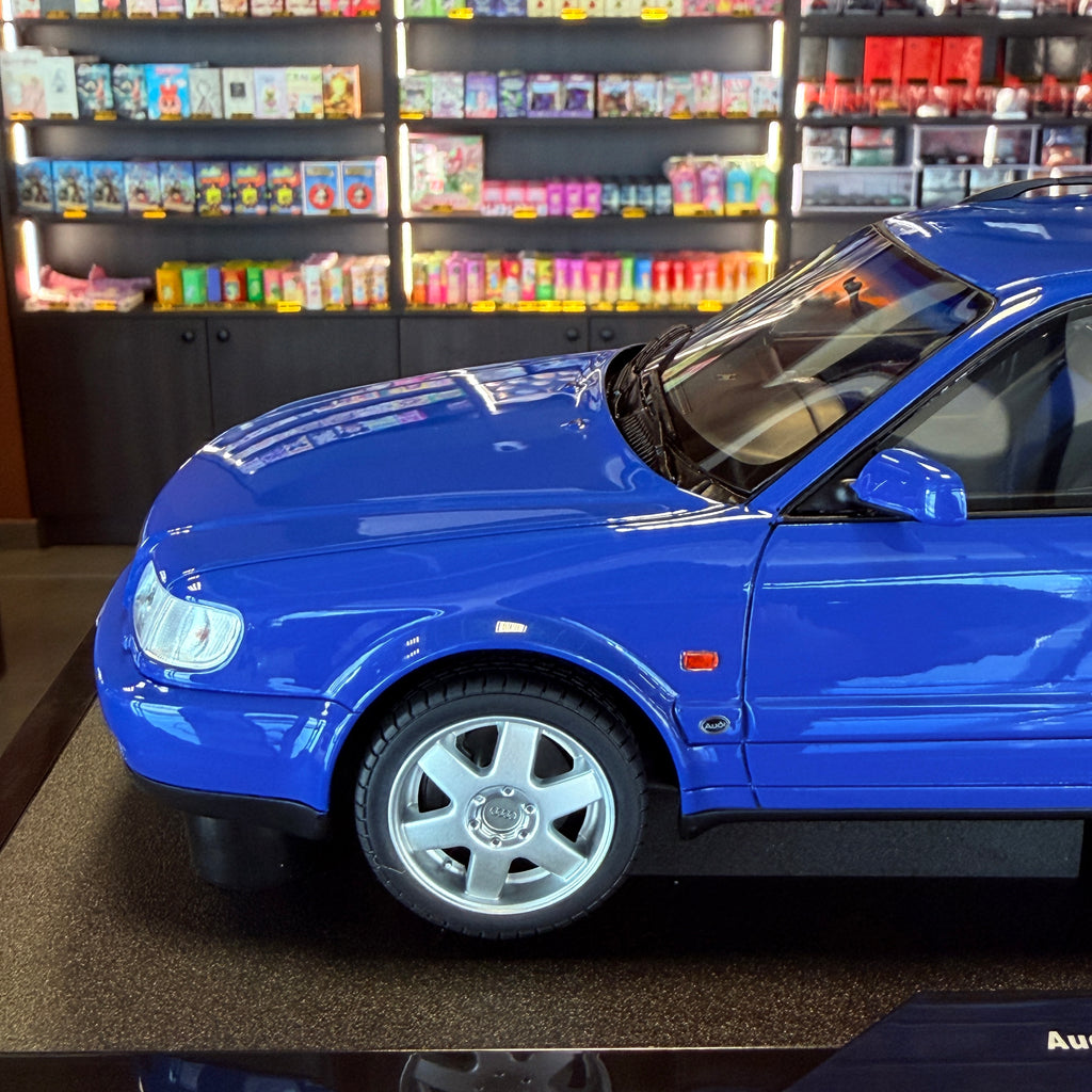 Audi S6 Plus (C4) Avant 1995 perleťově modrá Nogaro – 1:18 OttOmobile