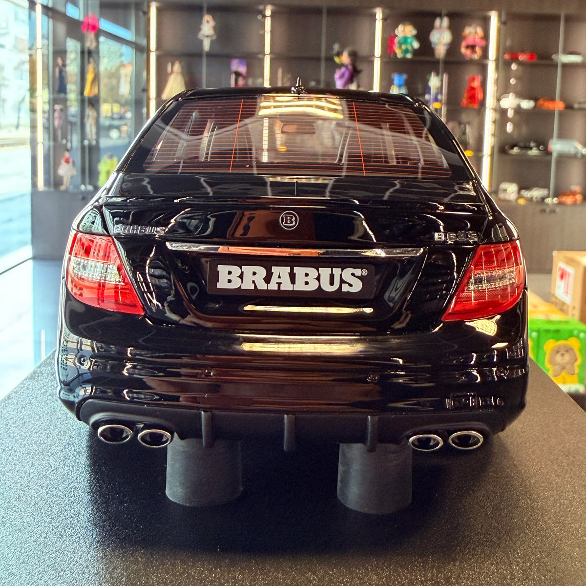 Mercedes-Benz C63 AMG Brabus B63S obsidiánově černý - 1:18 GT Spirit