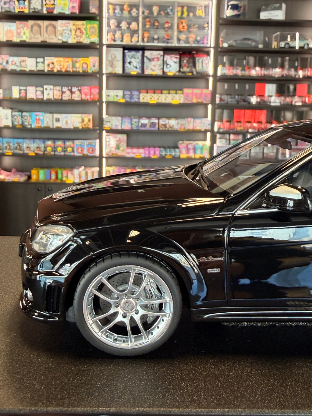Mercedes-Benz C63 AMG Brabus B63S obsidiánově černý - 1:18 GT Spirit