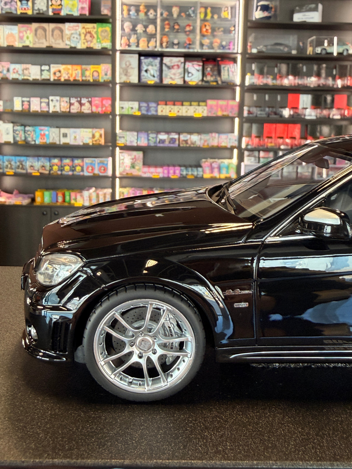 Mercedes-Benz C63 AMG Brabus B63S obsidiánově černý - 1:18 GT Spirit