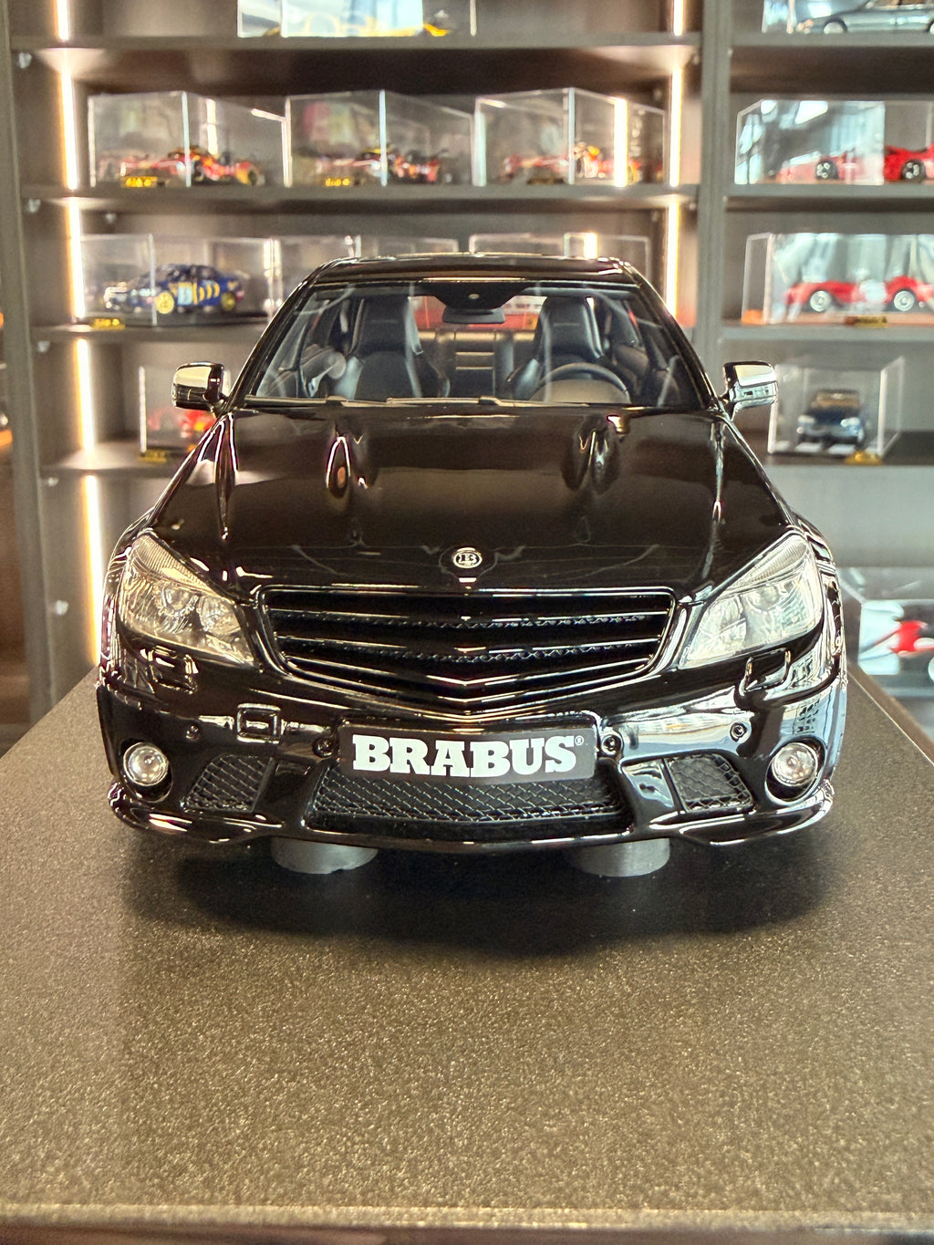 Mercedes-Benz C63 AMG Brabus B63S obsidiánově černý - 1:18 GT Spirit