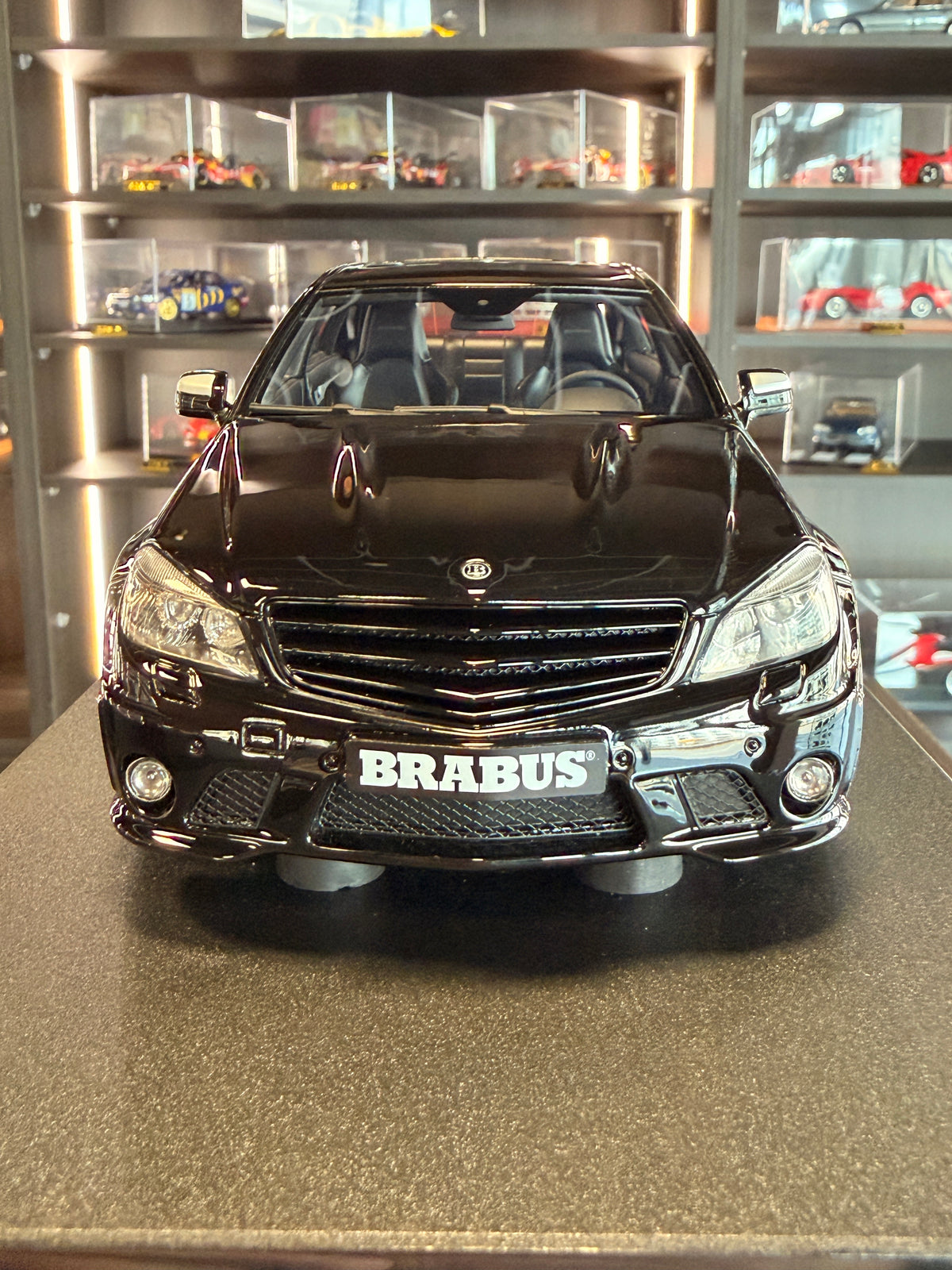 Mercedes-Benz C63 AMG Brabus B63S obsidiánově černý - 1:18 GT Spirit