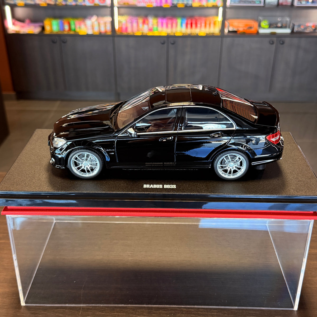 Mercedes-Benz C63 AMG Brabus B63S obsidiánově černý - 1:18 GT Spirit