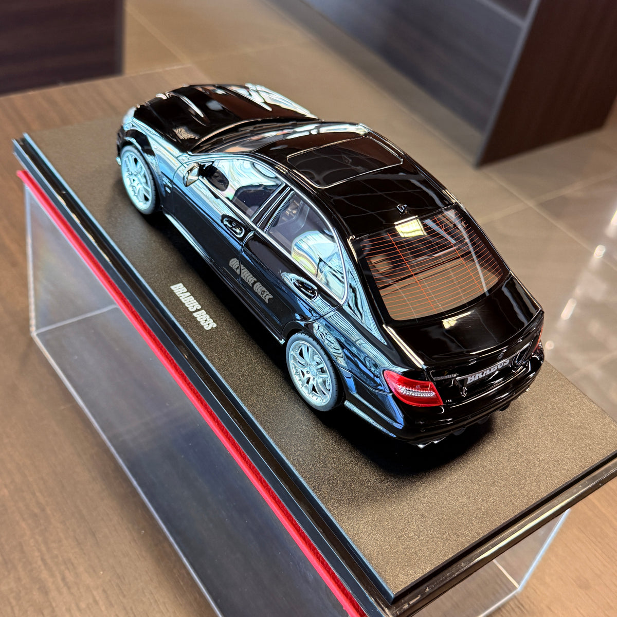 Mercedes-Benz C63 AMG Brabus B63S obsidiánově černý - 1:18 GT Spirit